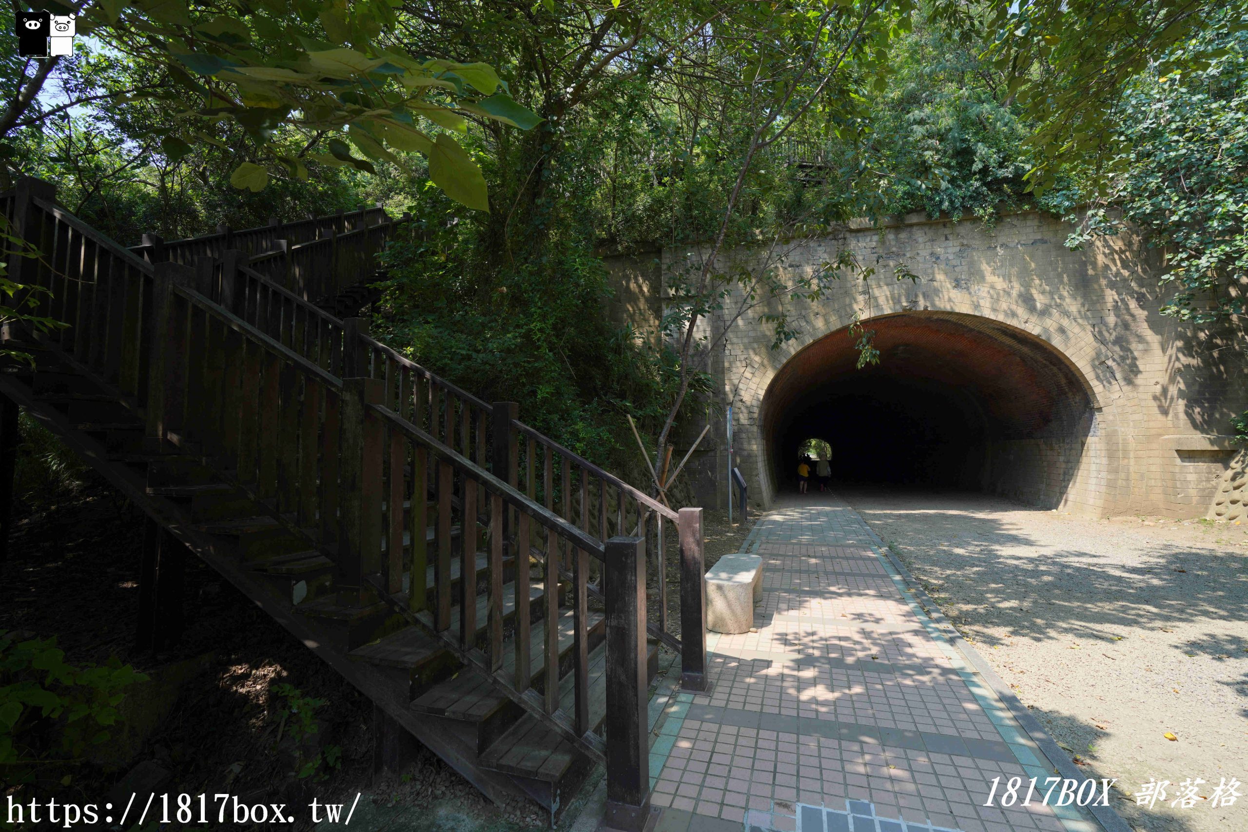 【苗栗。竹南】崎頂子母隧道。苗栗唯一的鐵路雙線子母舊隧道。日系動漫神隱少女場景
