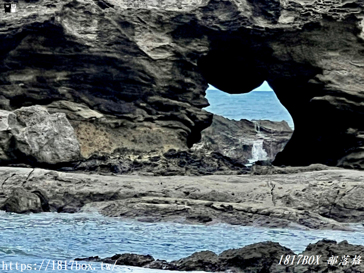 【台東。東河】金樽陸連島。網美景點－神秘貓洞。似酒杯形狀的海灣。臺灣唯一正在形成的陸連島 @1817BOX部落格