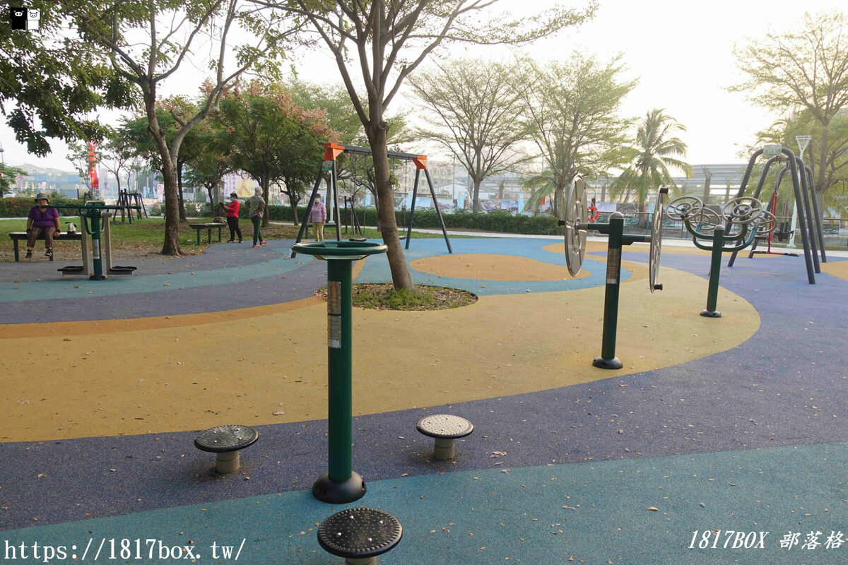 【屏東。東港】大鮪魚航海樂園－東港兒童公園。11公尺高的3座滑梯。水廁乾淨