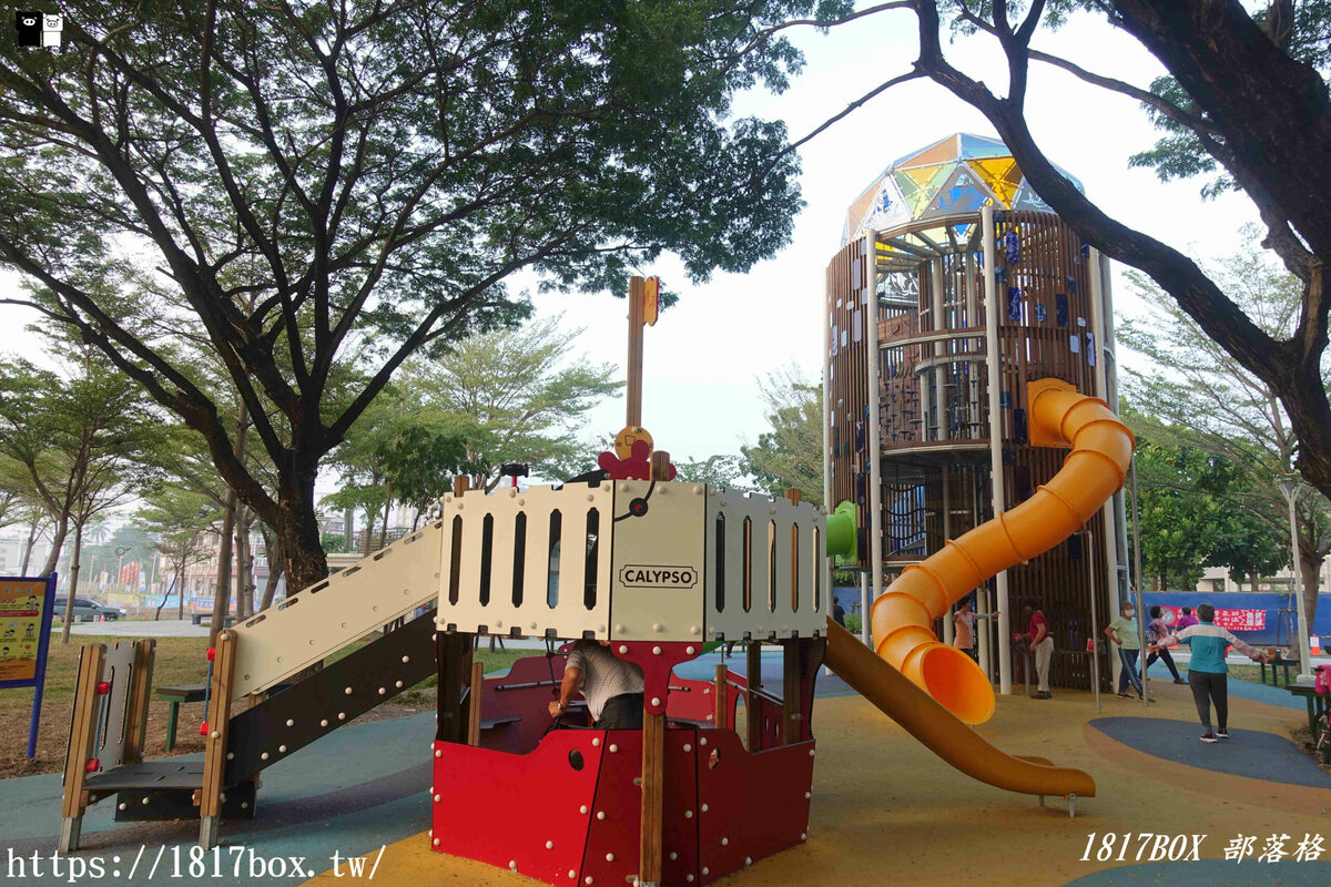 【屏東。東港】大鮪魚航海樂園－東港兒童公園。11公尺高的3座滑梯。水廁乾淨 @1817BOX部落格