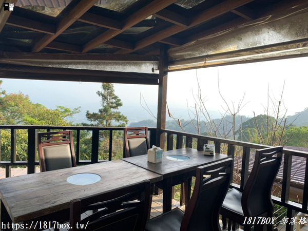 【苗栗。大湖】鍾鼎山林雲海景觀咖啡廳。薑黃特色餐點。180度遼闊美景。俯瞰遠山與雲景