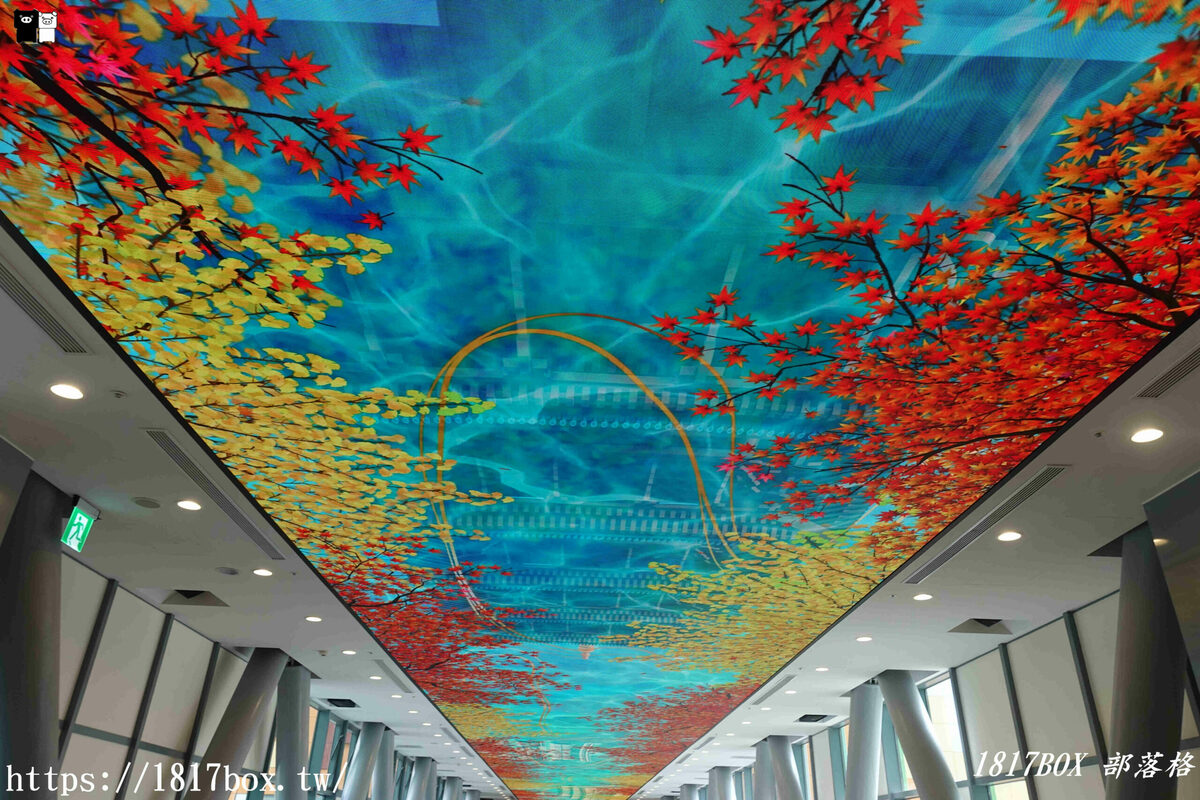 【台中。東區】LaLaport Taichung。LaLaport台中天幕空橋。台灣首創4K解像度的大型LED螢幕