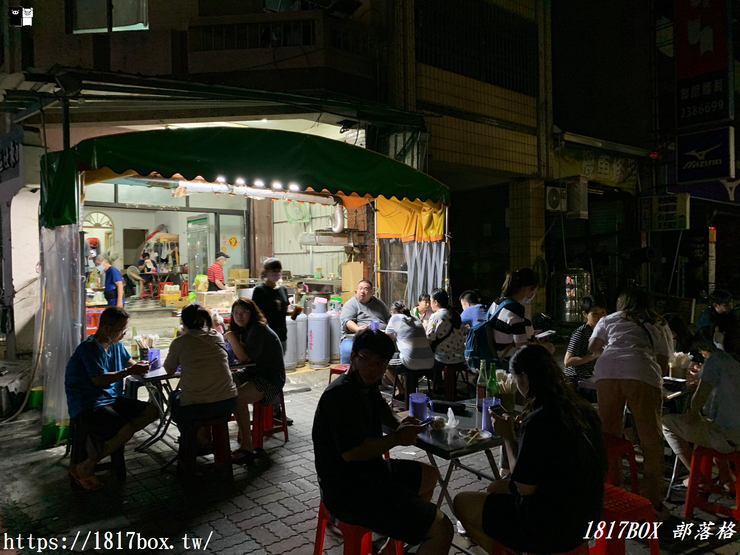 【台南。東區】在地人帶路。一點刈包。深夜排隊宵夜小吃美食。銅板早餐 @1817BOX部落格