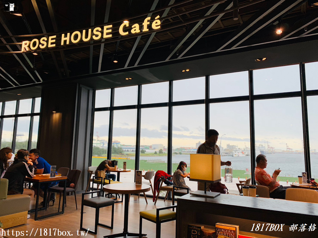 【台中。梧棲】Rose House Cafe台中三井店。誠品海景咖啡