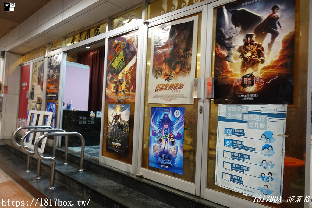 【台南。中西區】全美戲院。全台唯一維持手繪電影看板