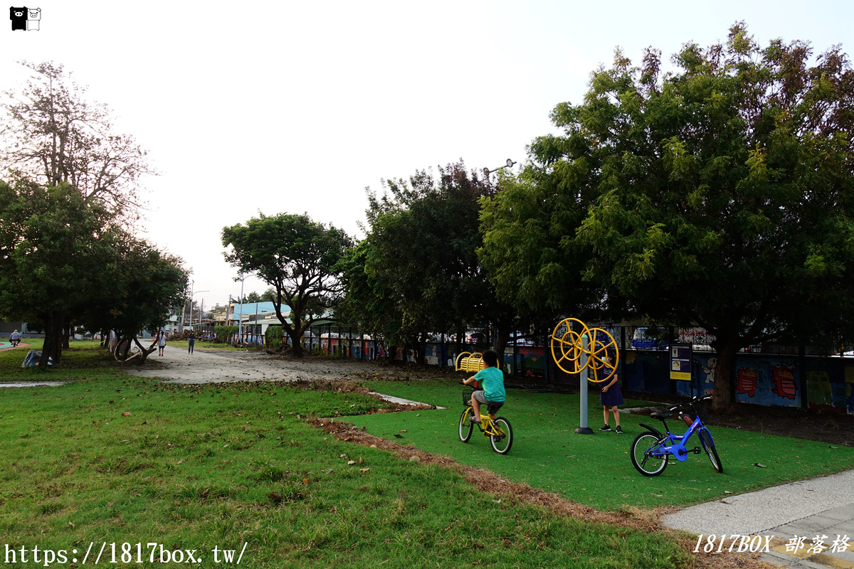 【雲林。麥寮】麥寮國小積木公園。可愛哆啦A夢。彩色水泥管