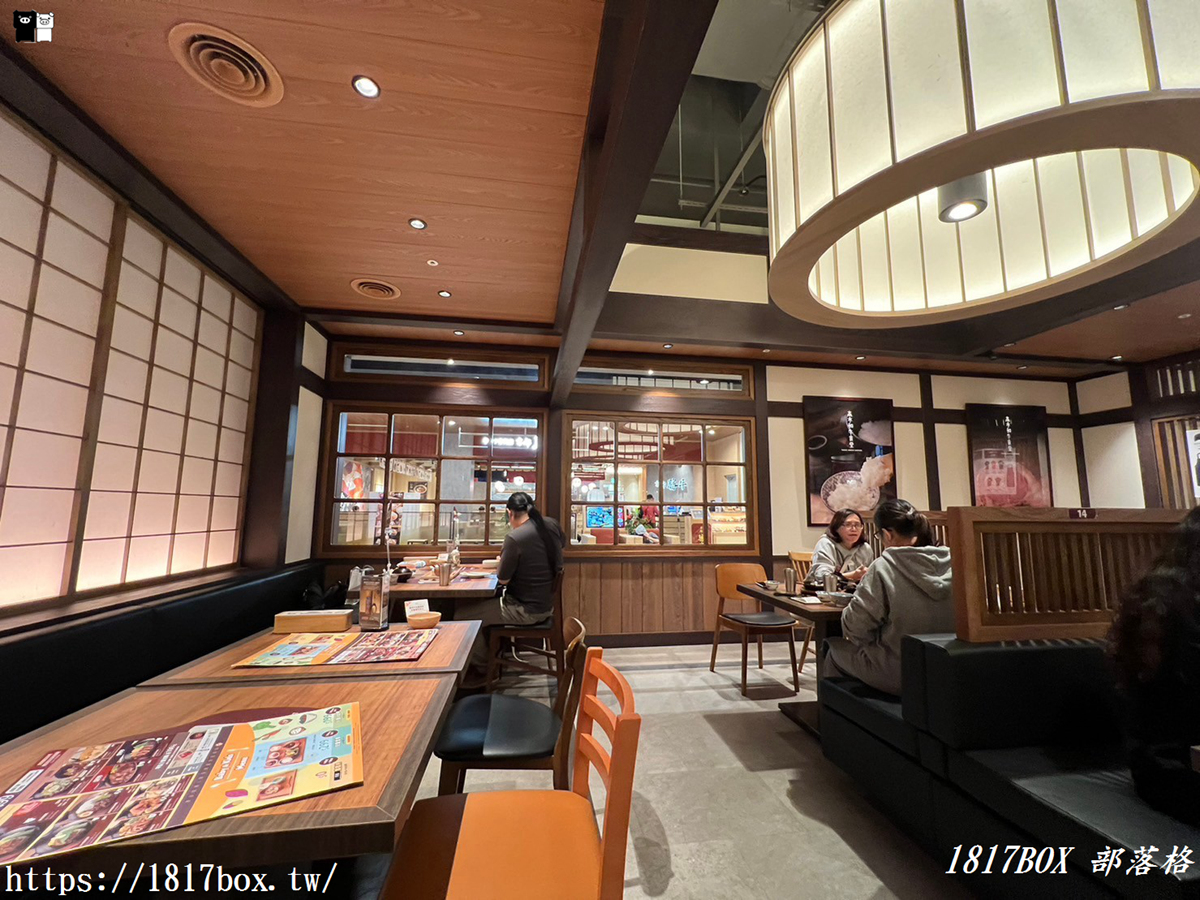 【台中。東區】乾杯集團。高木和牛食堂－台中LaLaport店。日本米吃到飽、野菜自助吧