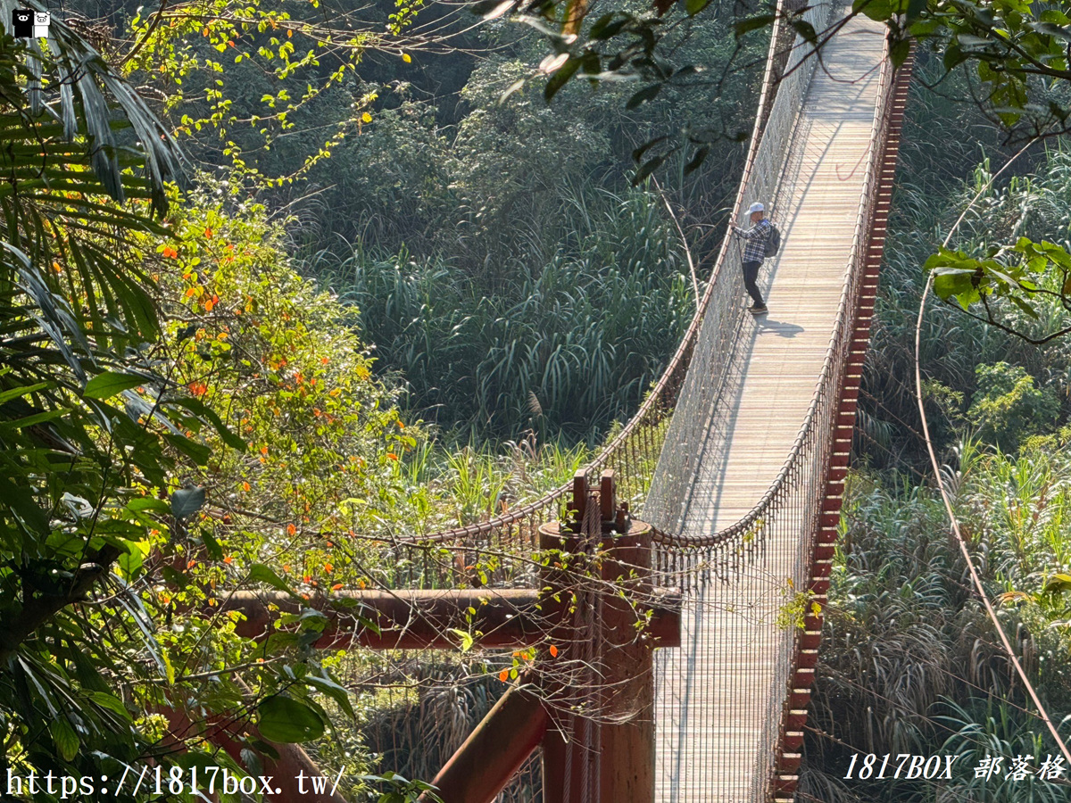 【苗栗。泰安】水雲吊橋。紅色吊橋橫跨在汶水溪上。偶像劇拍攝景點