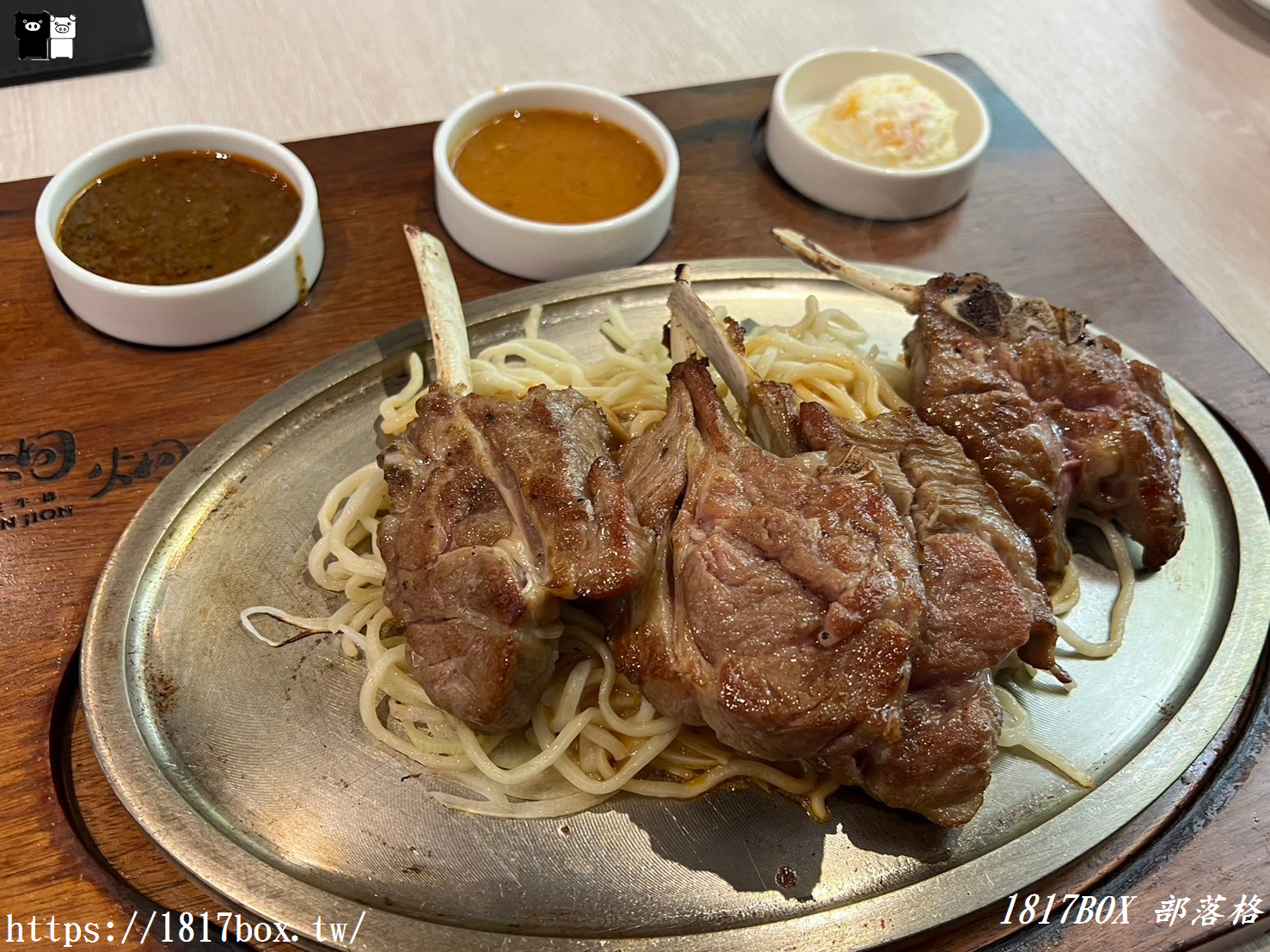 【台中。沙鹿】炯炯特炙牛排。冰淇淋、雪花冰、飲料無限暢飲