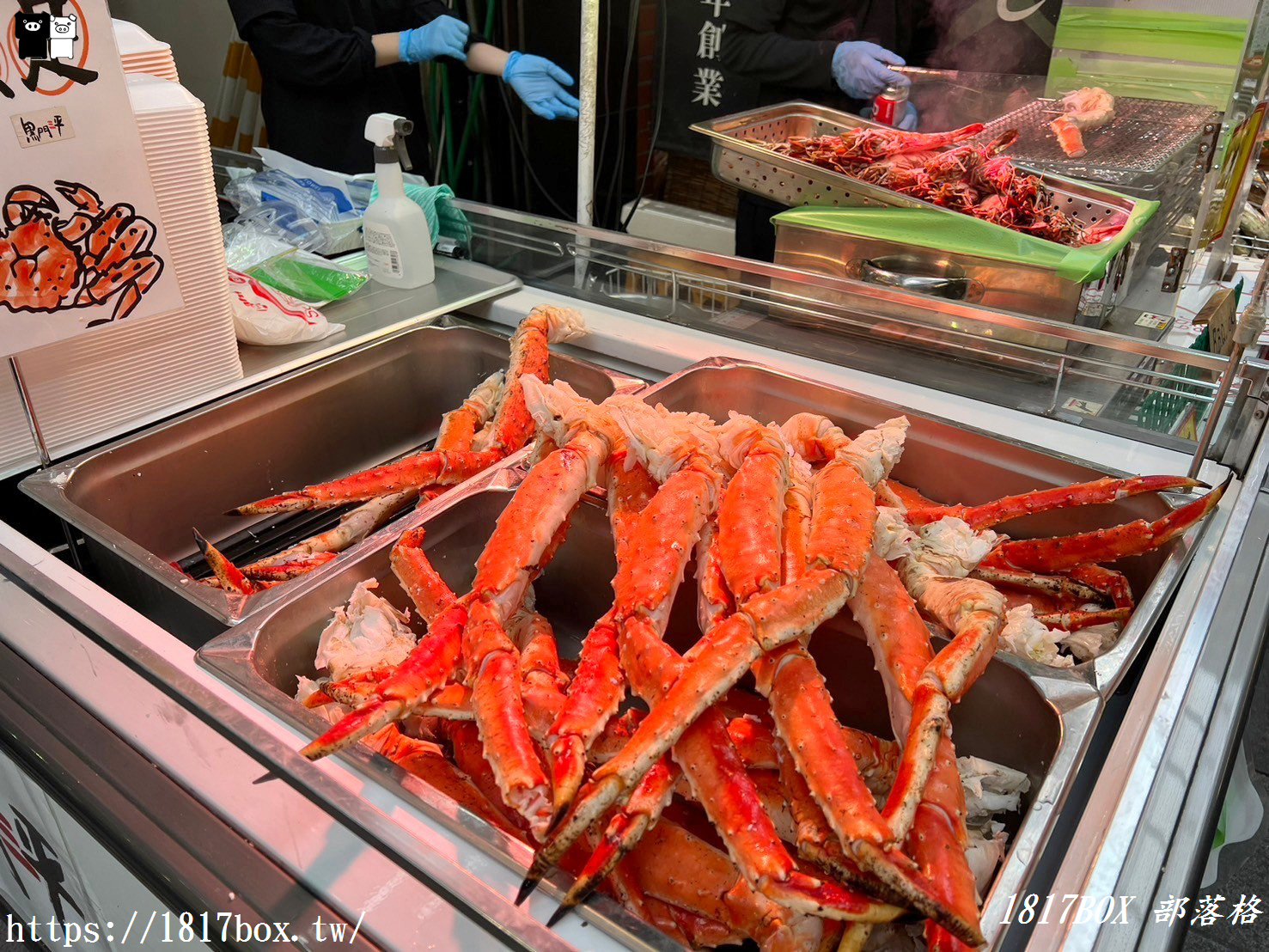 【大阪美食】黑門三平。現烤蟹腳、烤蝦、生魚片。各式各樣海鮮現選現吃