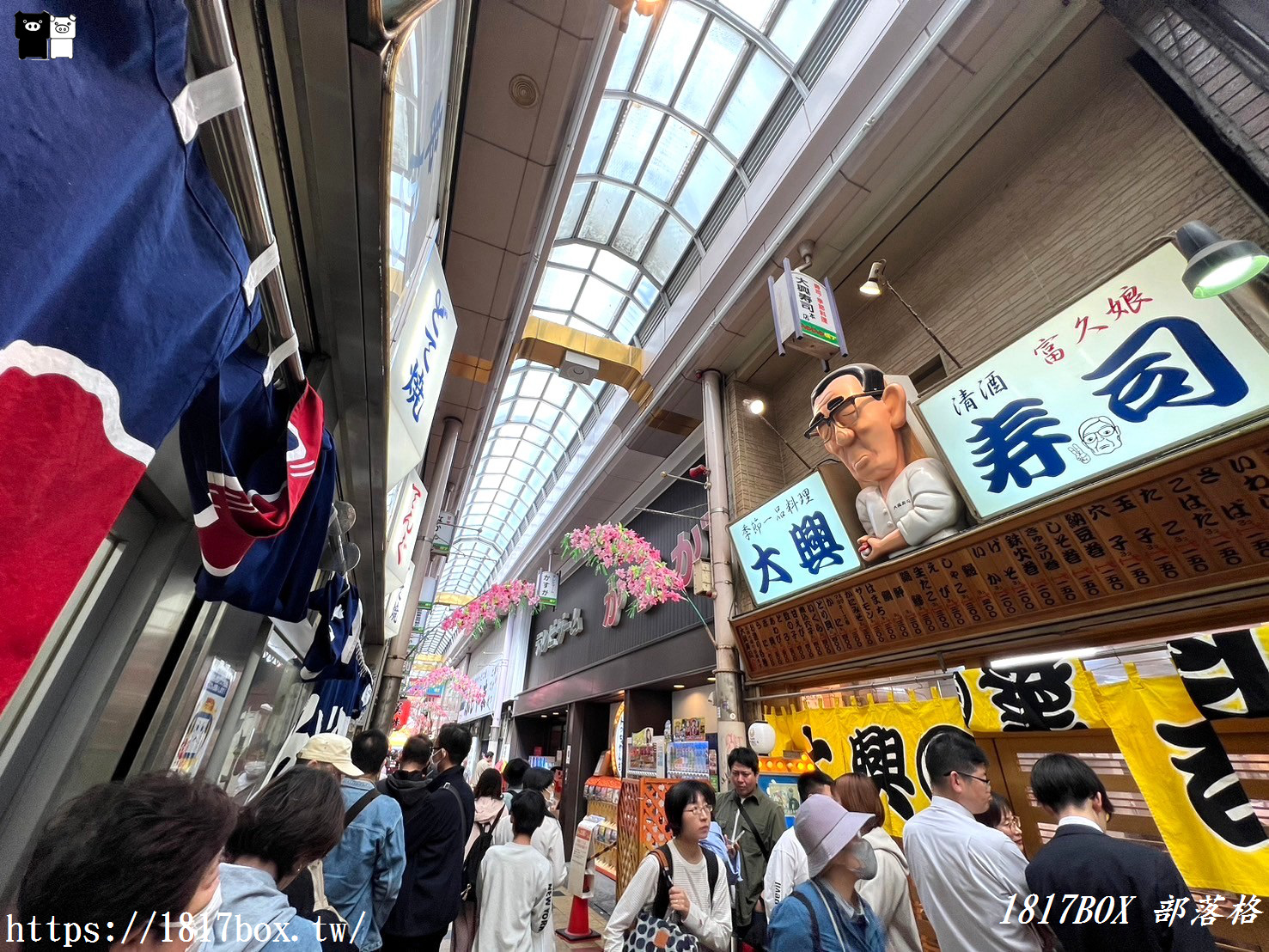 【大阪景點】新世界本通商店街。通天閣。新舊魅力交融的街景。五光十色的熱鬧街區