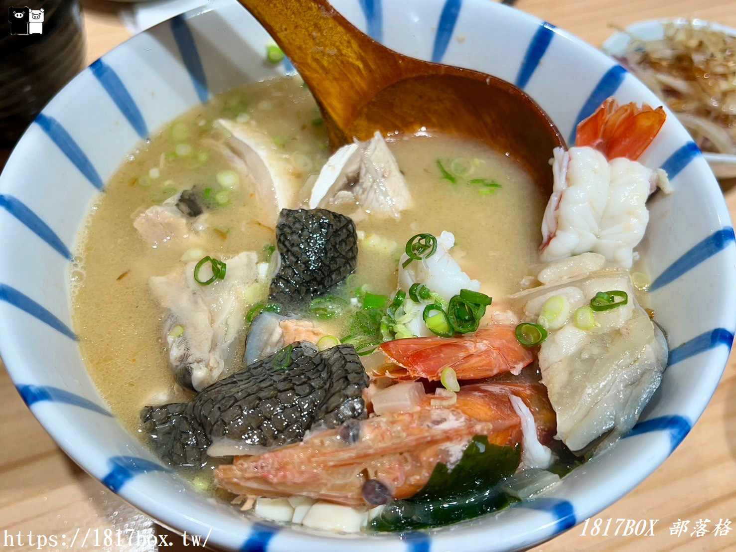 【台中。西屯】五型の丼飯。一艘木船載滿五種海鮮小丼飯。平價日式料理