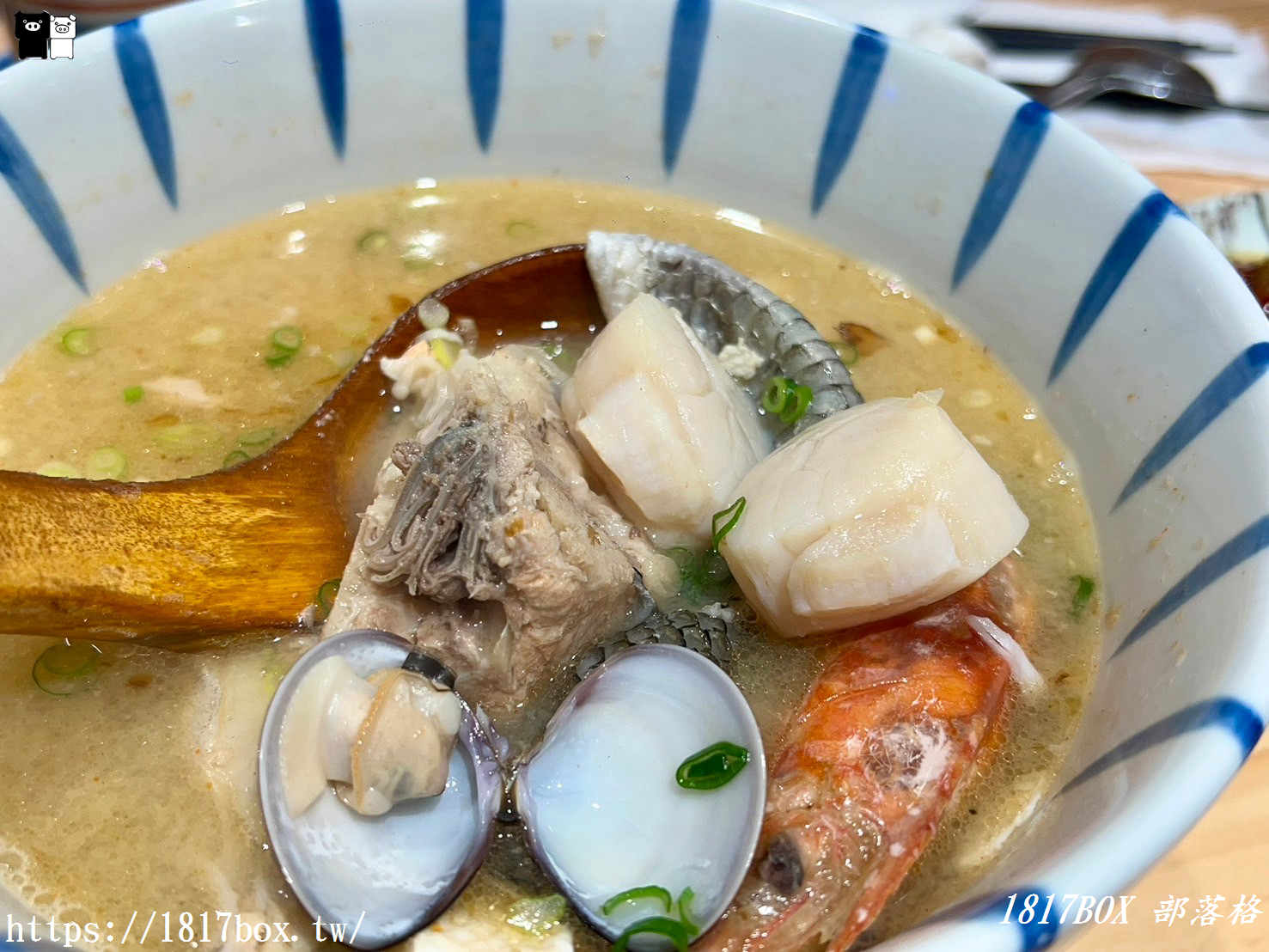 【台中。西屯】五型の丼飯。一艘木船載滿五種海鮮小丼飯。平價日式料理