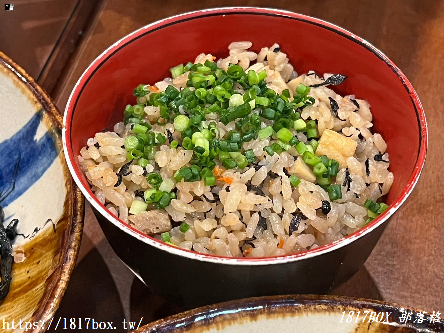 【沖繩美食】島唄と沖縄料理 花琉球てんぶす那覇店。品嚐沖繩特色美食。現場音樂演奏的居酒屋