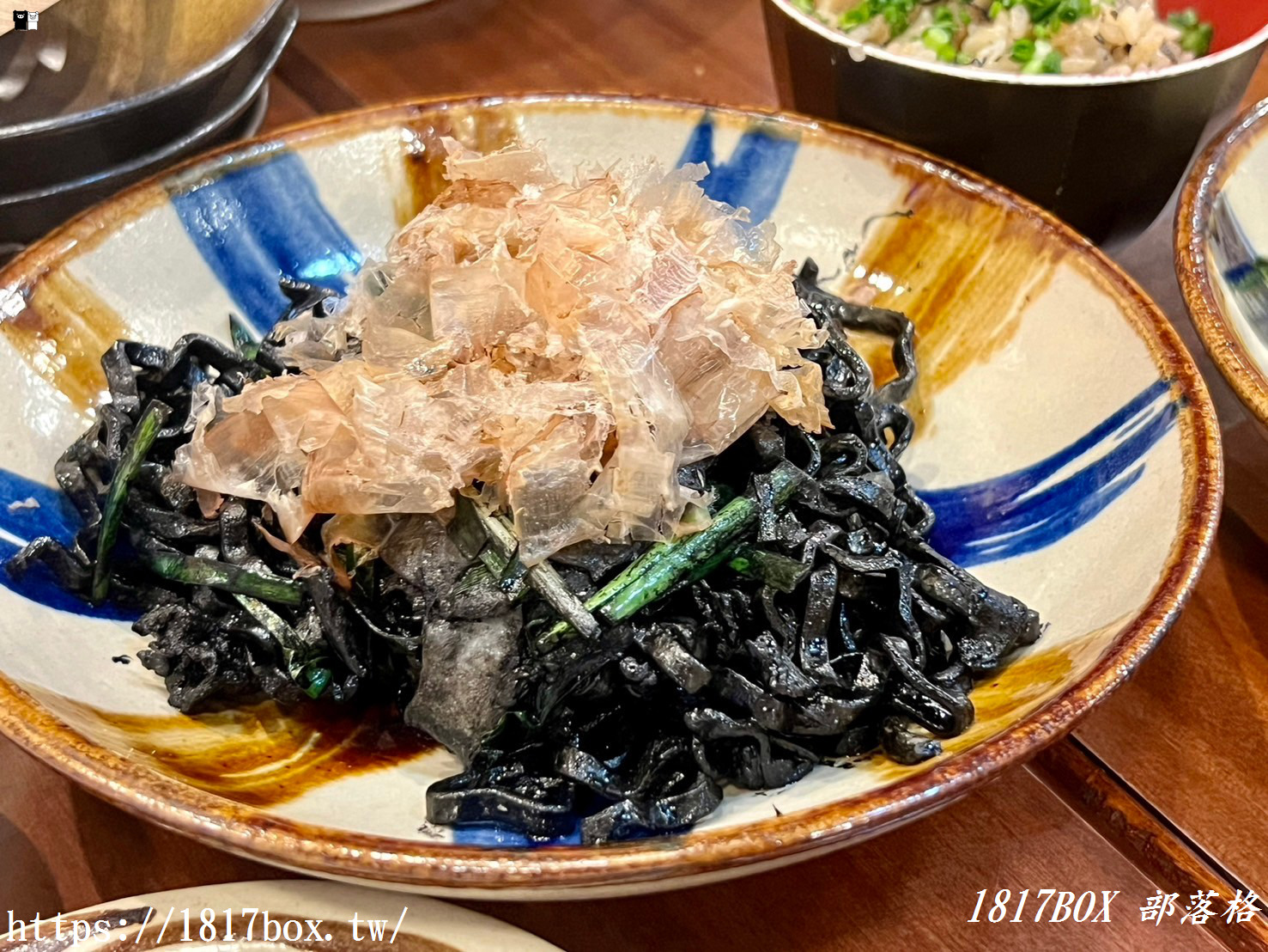 【沖繩美食】島唄と沖縄料理 花琉球てんぶす那覇店。品嚐沖繩特色美食。現場音樂演奏的居酒屋