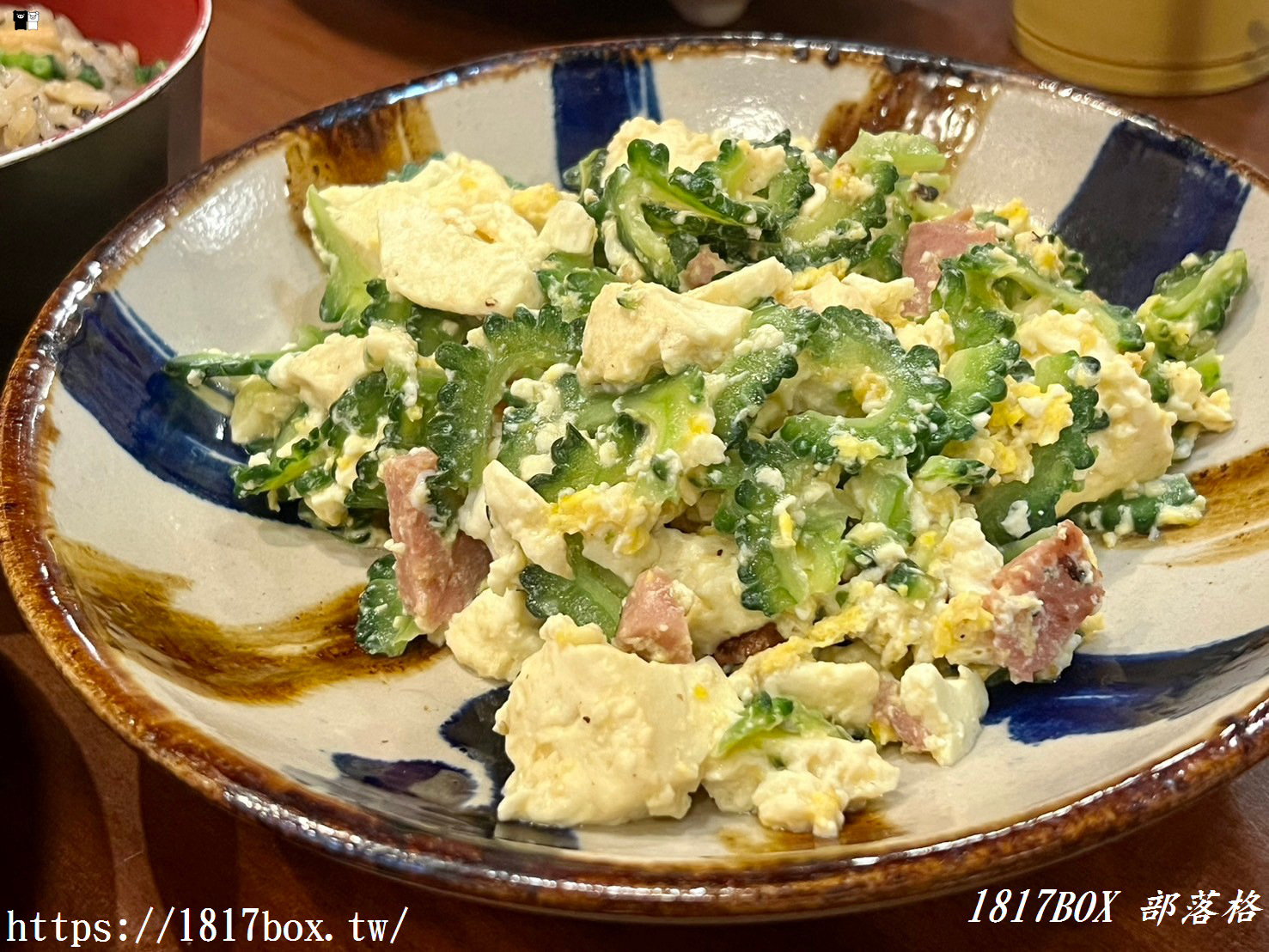 【沖繩美食】島唄と沖縄料理 花琉球てんぶす那覇店。品嚐沖繩特色美食。現場音樂演奏的居酒屋