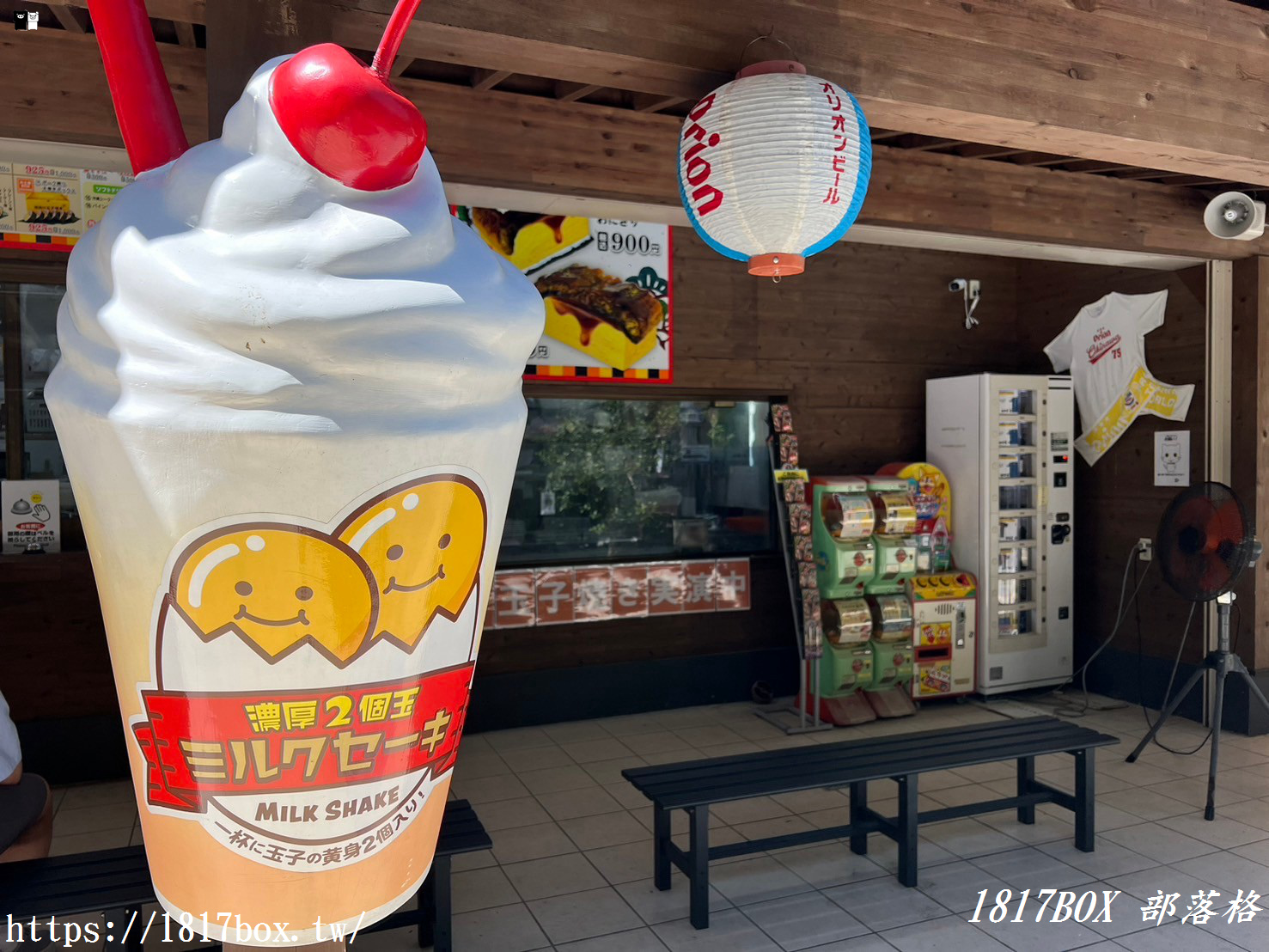 【沖繩美食】福助の玉子焼き 備瀬のフクギ並木店。夾著3吋厚玉子燒的飯糰