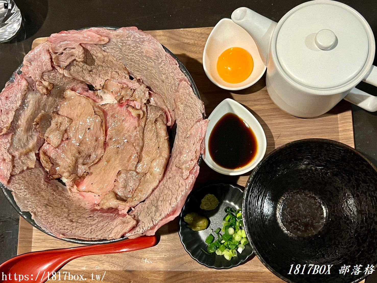 【北海道美食】丼ふらの Don Furano。炙燒和牛飯。豬軟骨飯。富良野蓋飯餐廳