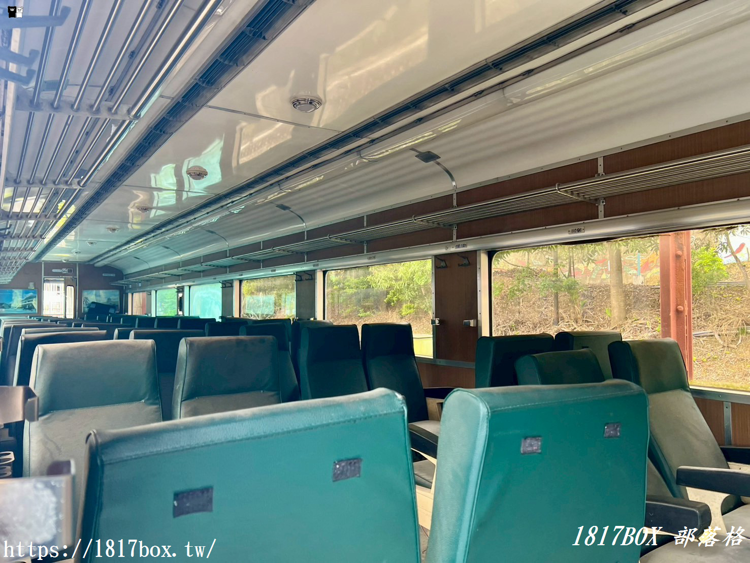 【苗栗。三義】舊山線鐵道自行車收費停車場。火車車廂裝置藝術。沒事不要喝下午茶飲料。網美景點