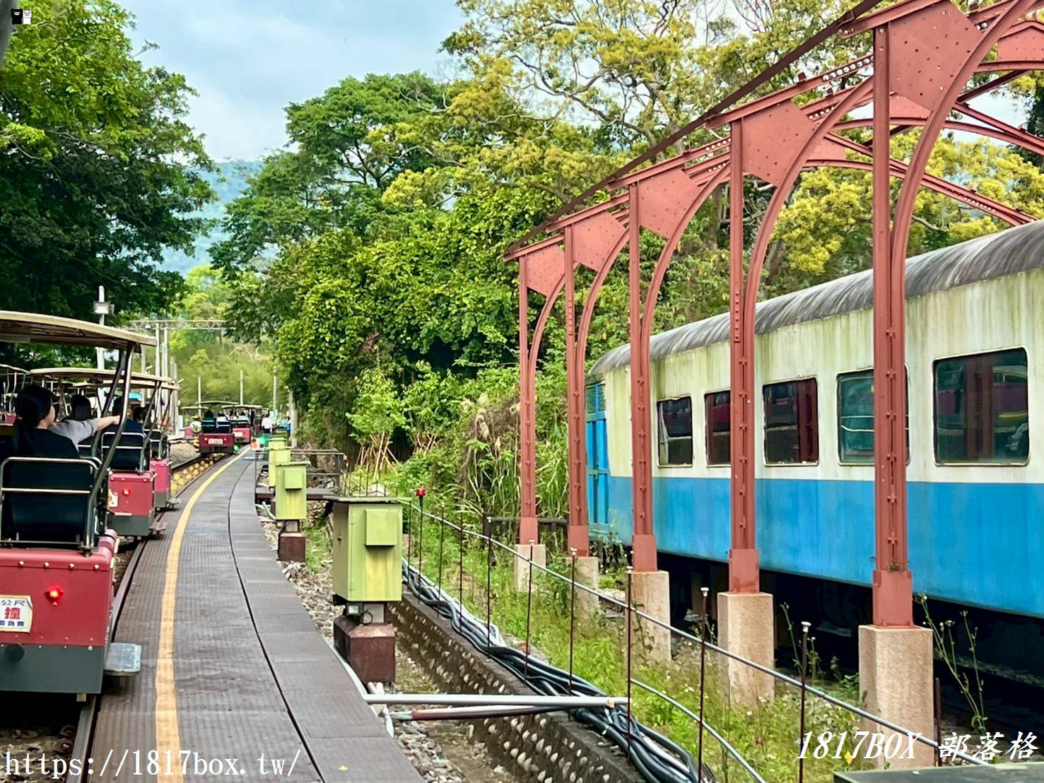 【苗栗。三義】舊山線鐵道自行車收費停車場。火車車廂裝置藝術。沒事不要喝下午茶飲料。網美景點