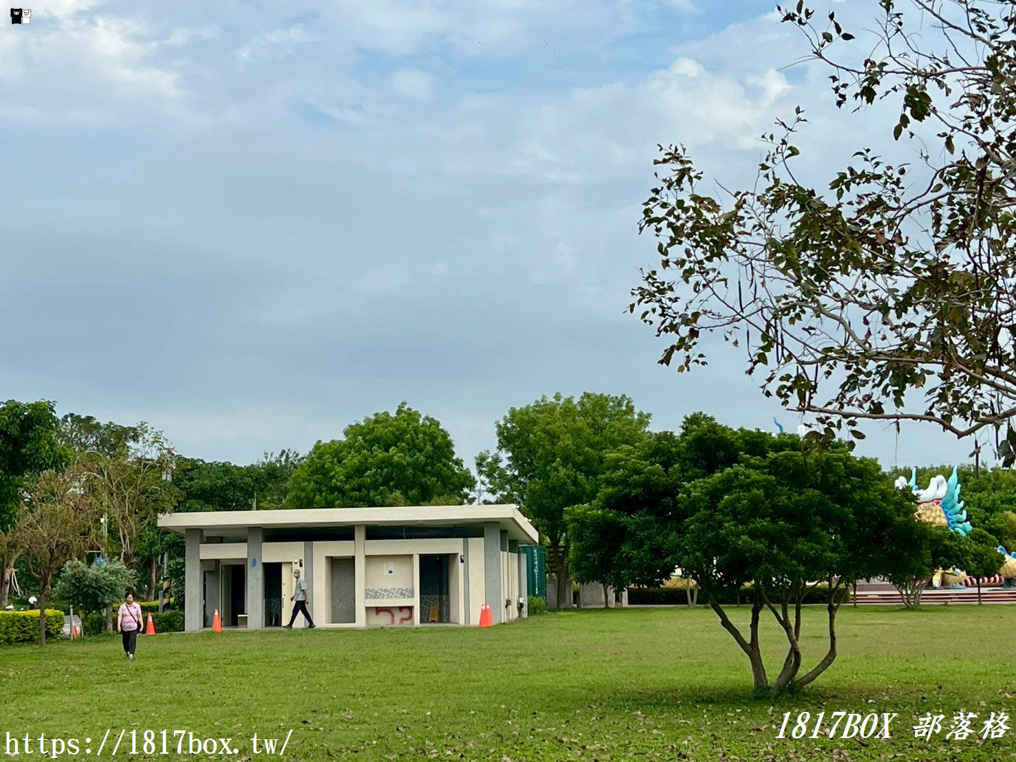 【彰化。秀水】龍騰公園。巨大的雙龍搶珠。順遊秀水綠色隧道
