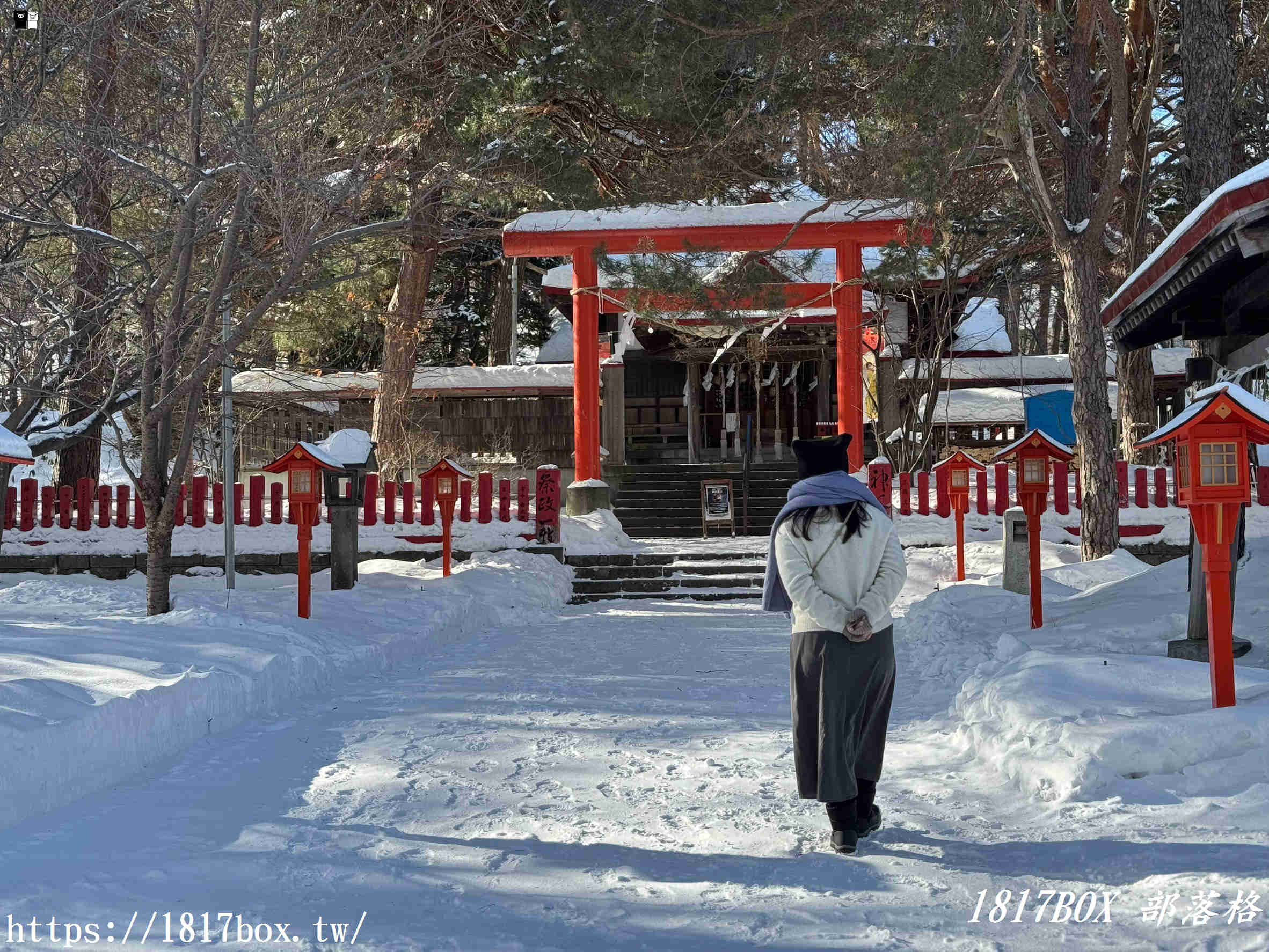 【北海道景點】札幌伏見稻荷神社。札幌也有千本鳥居。冬季佇立在白雪裡的紅色鳥居美不勝收