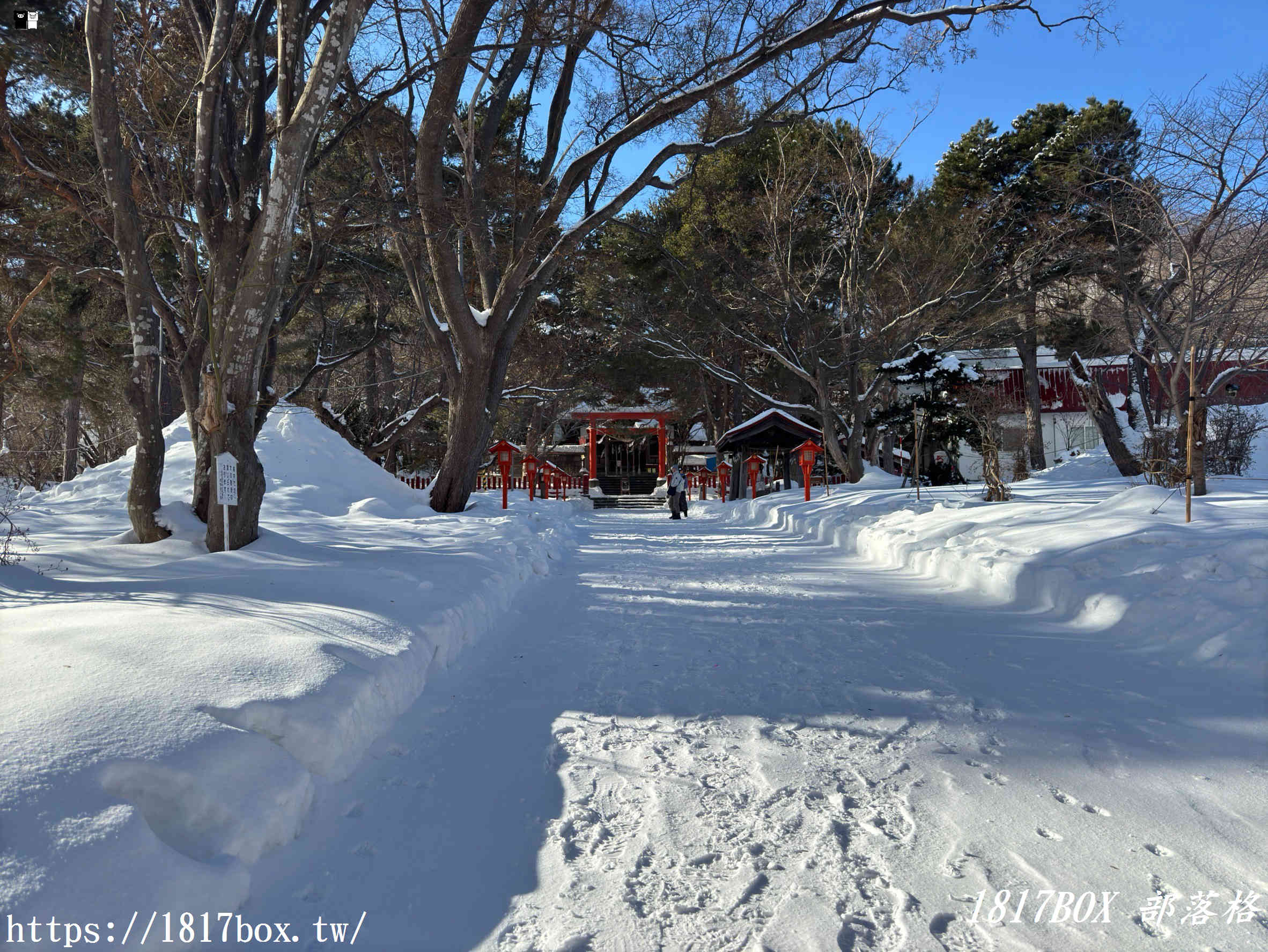 【北海道景點】札幌伏見稻荷神社。札幌也有千本鳥居。冬季佇立在白雪裡的紅色鳥居美不勝收