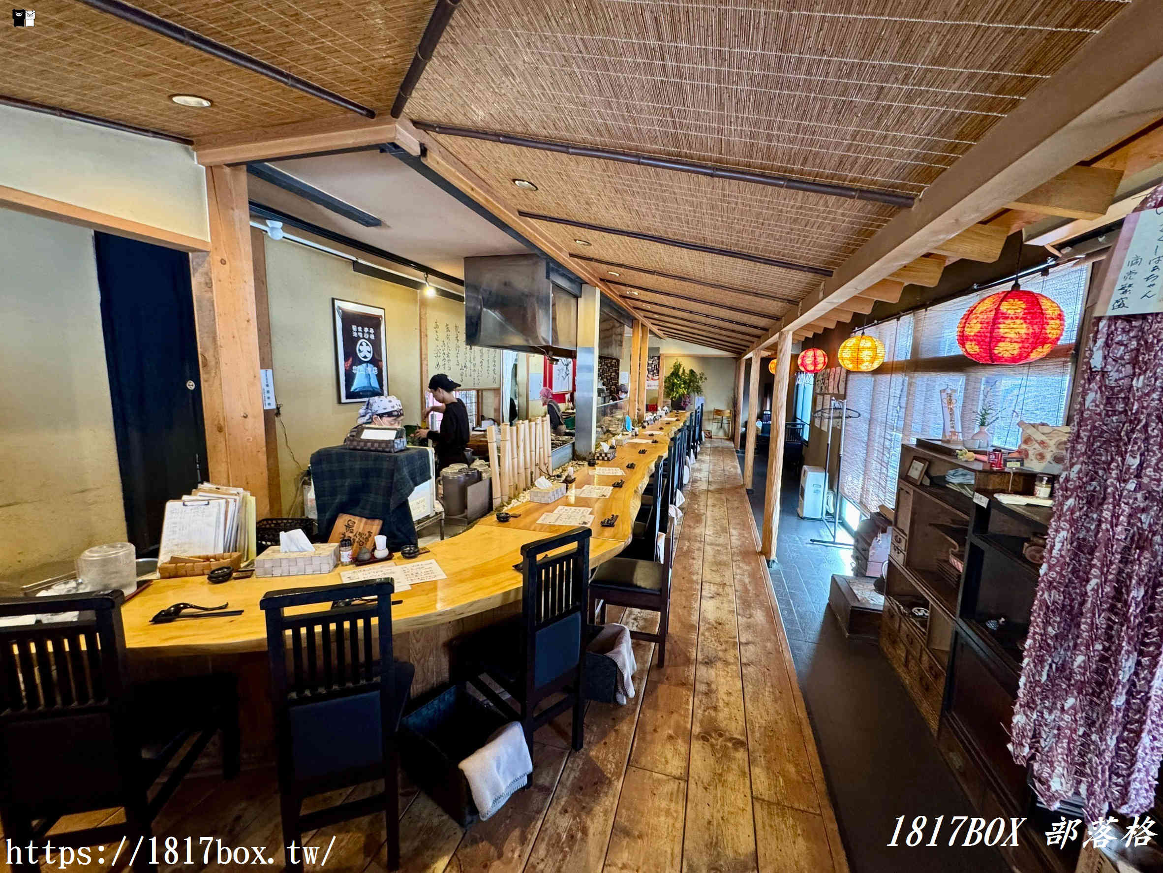 【北海道美食】湯咖哩奥芝商店－奧芝奶奶店。臉盆大小的肉山湯咖哩。來自奶奶們的溫馨氛圍