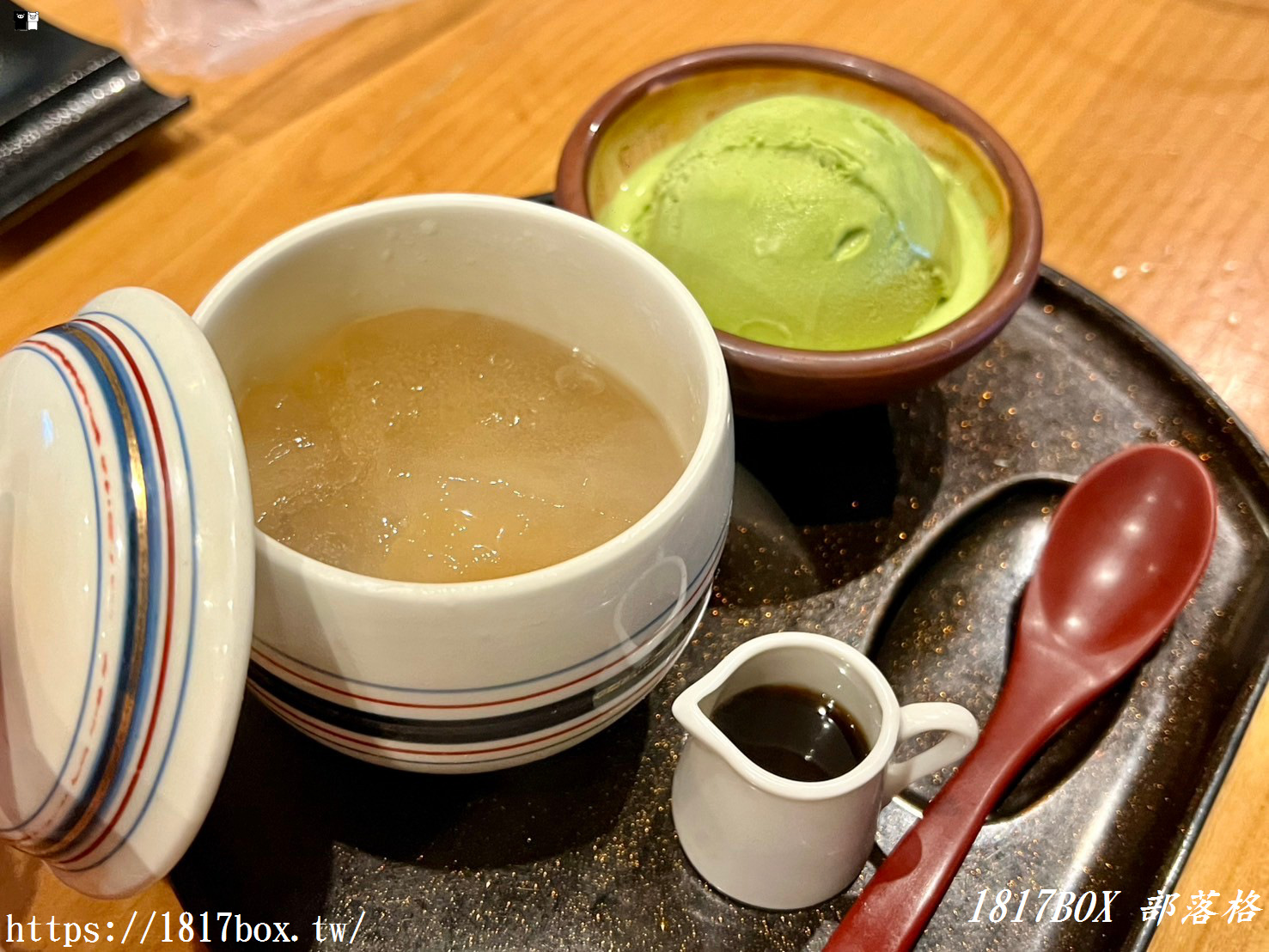 【北海道美食】湯咖哩奥芝商店－奧芝奶奶店。臉盆大小的肉山湯咖哩。來自奶奶們的溫馨氛圍