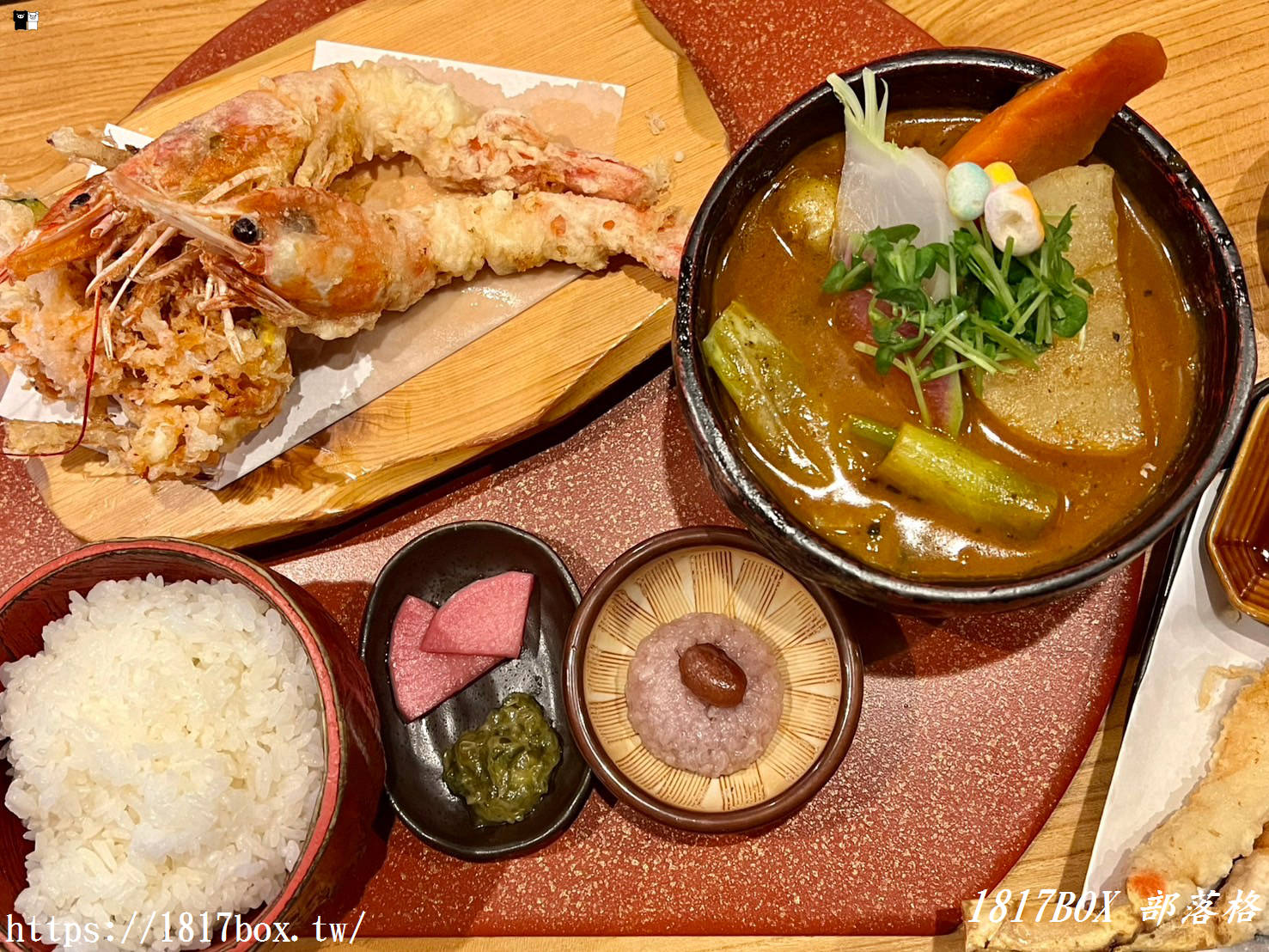 【北海道美食】湯咖哩奥芝商店－奧芝奶奶店。臉盆大小的肉山湯咖哩。來自奶奶們的溫馨氛圍
