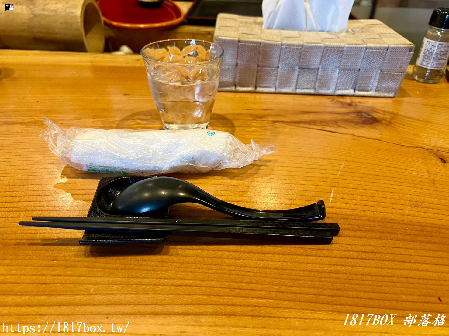 【北海道美食】湯咖哩奥芝商店－奧芝奶奶店。臉盆大小的肉山湯咖哩。來自奶奶們的溫馨氛圍