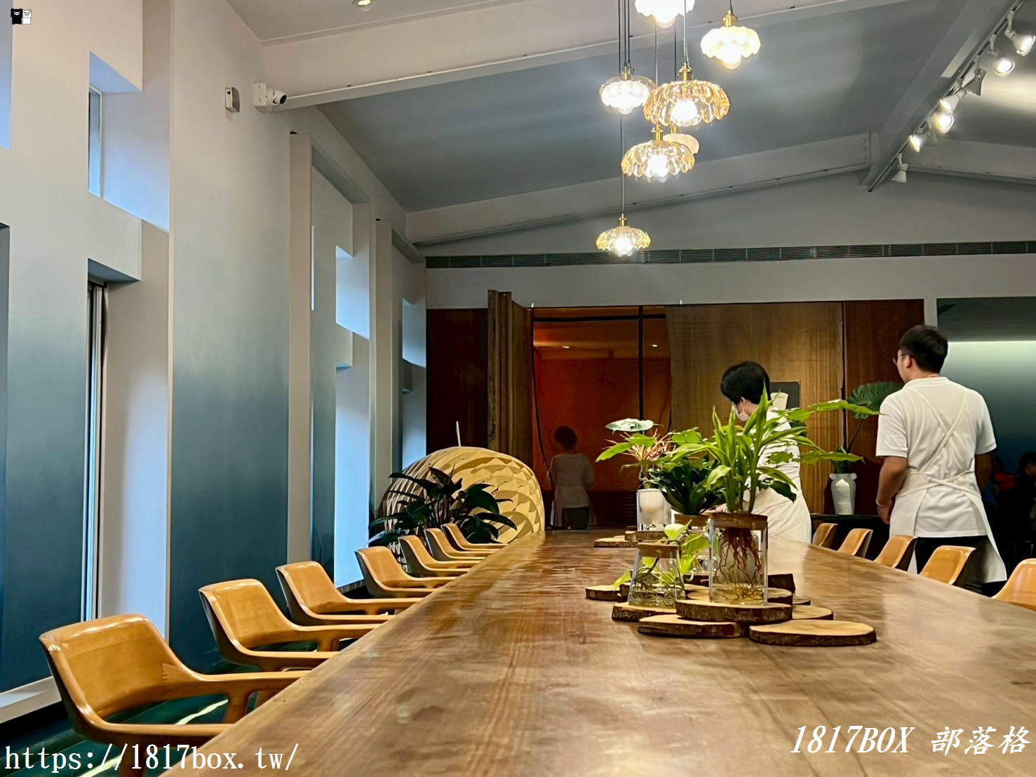 【南投市】微熱山丘 南投三合院門市。呷茶。奉茶。山丘芭娜娜。蘋果酥