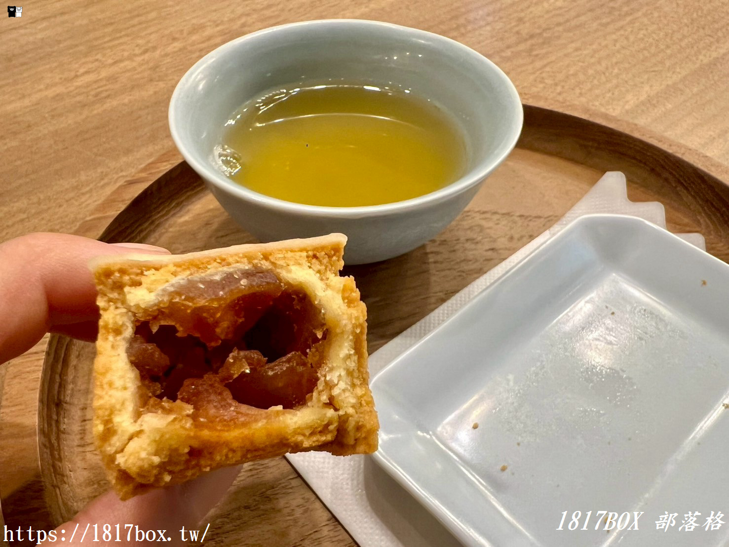 【南投市】微熱山丘 南投三合院門市。呷茶。奉茶。山丘芭娜娜。蘋果酥