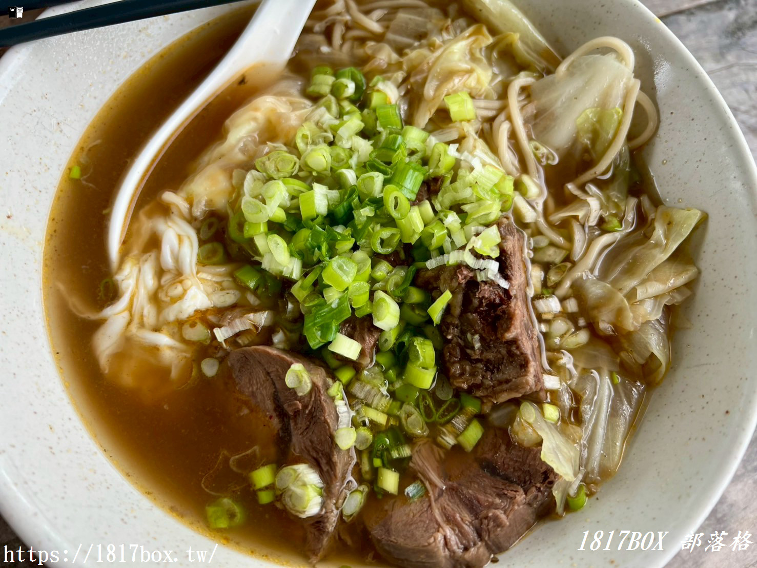 【南投市】Howard Caf’e霍華咖啡。南投139縣道咖啡。竟然有賣牛肉麵！