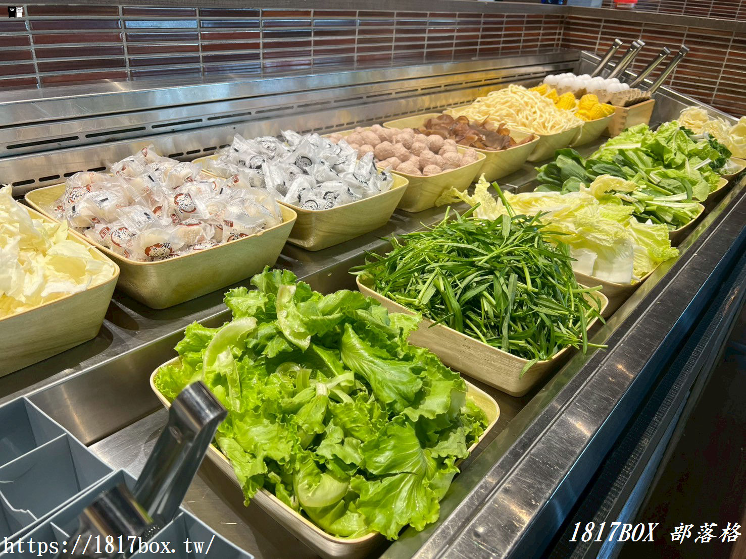 【台中。梧棲】但馬屋しゃぶしゃぶ Mitsui Outlet Park 台中港店。新鮮蔬菜自助吧。無限暢飲吃到飽