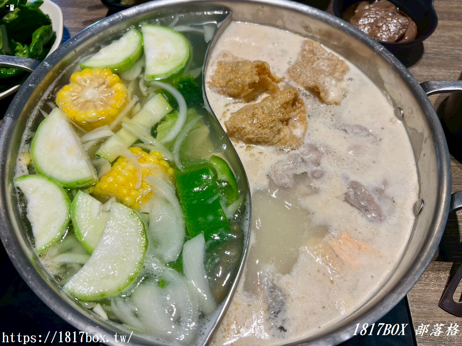 【台中。梧棲】但馬屋しゃぶしゃぶ Mitsui Outlet Park 台中港店。新鮮蔬菜自助吧。無限暢飲吃到飽