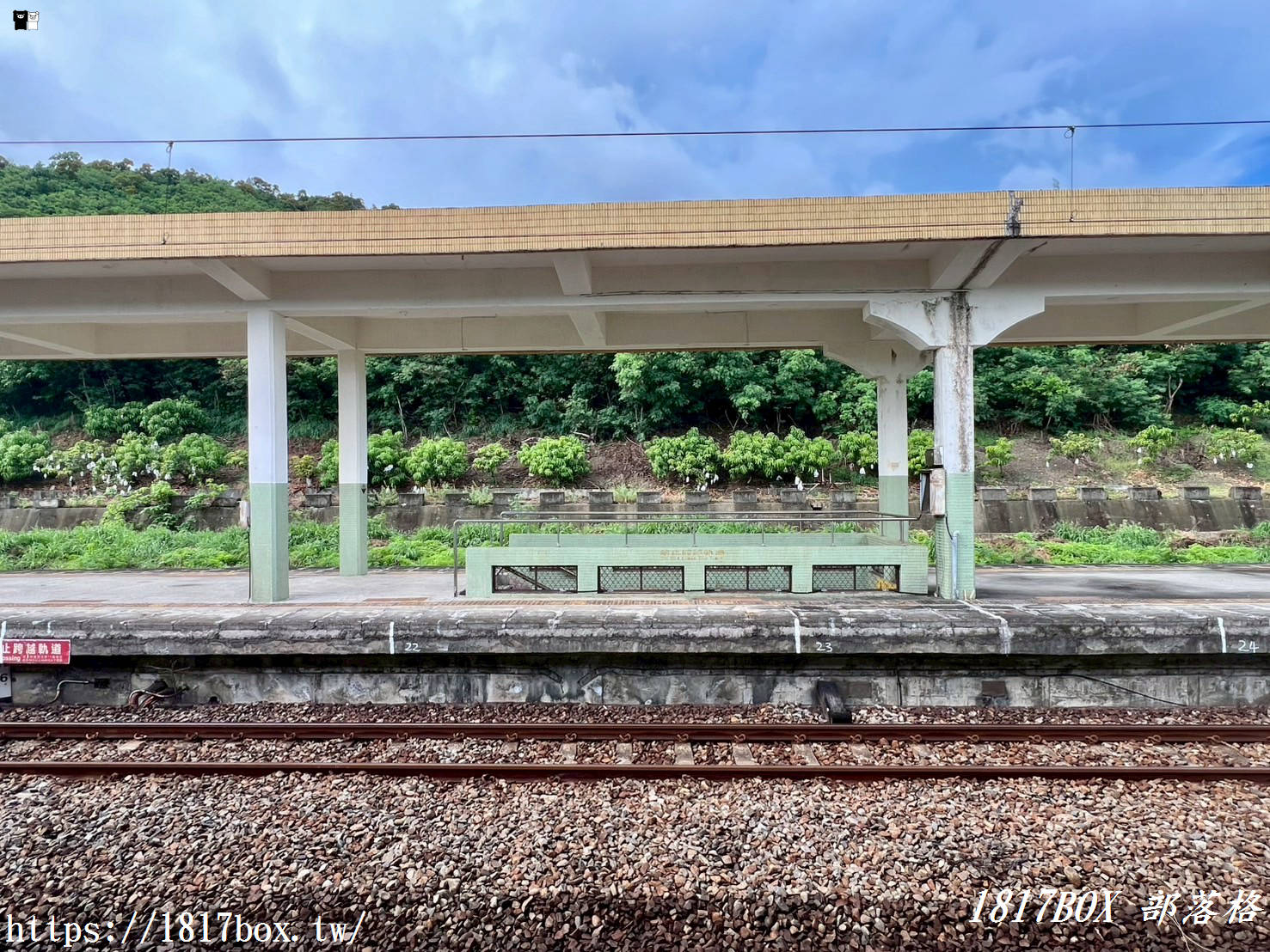 【屏東。獅子】枋山火車站。台灣最南端的無人鐵路車站。遠眺海景秘境車站