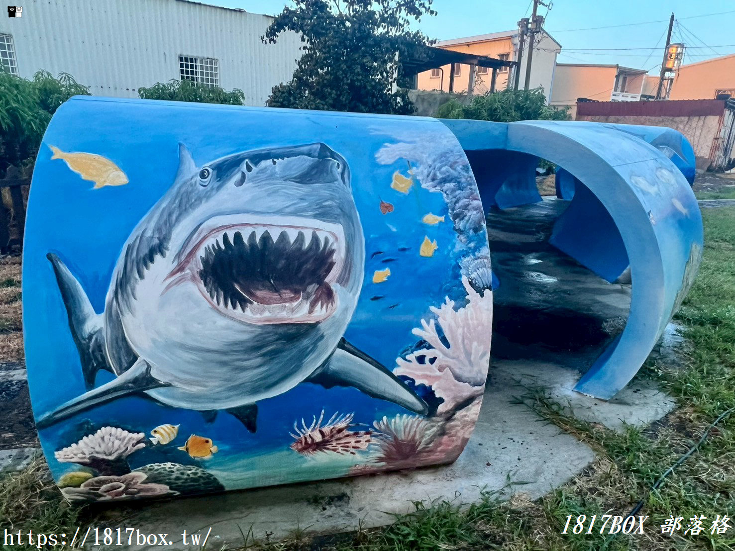 【屏東。枋寮】枋寮新龍公園。藍皮火車裝置。海底世界彩繪