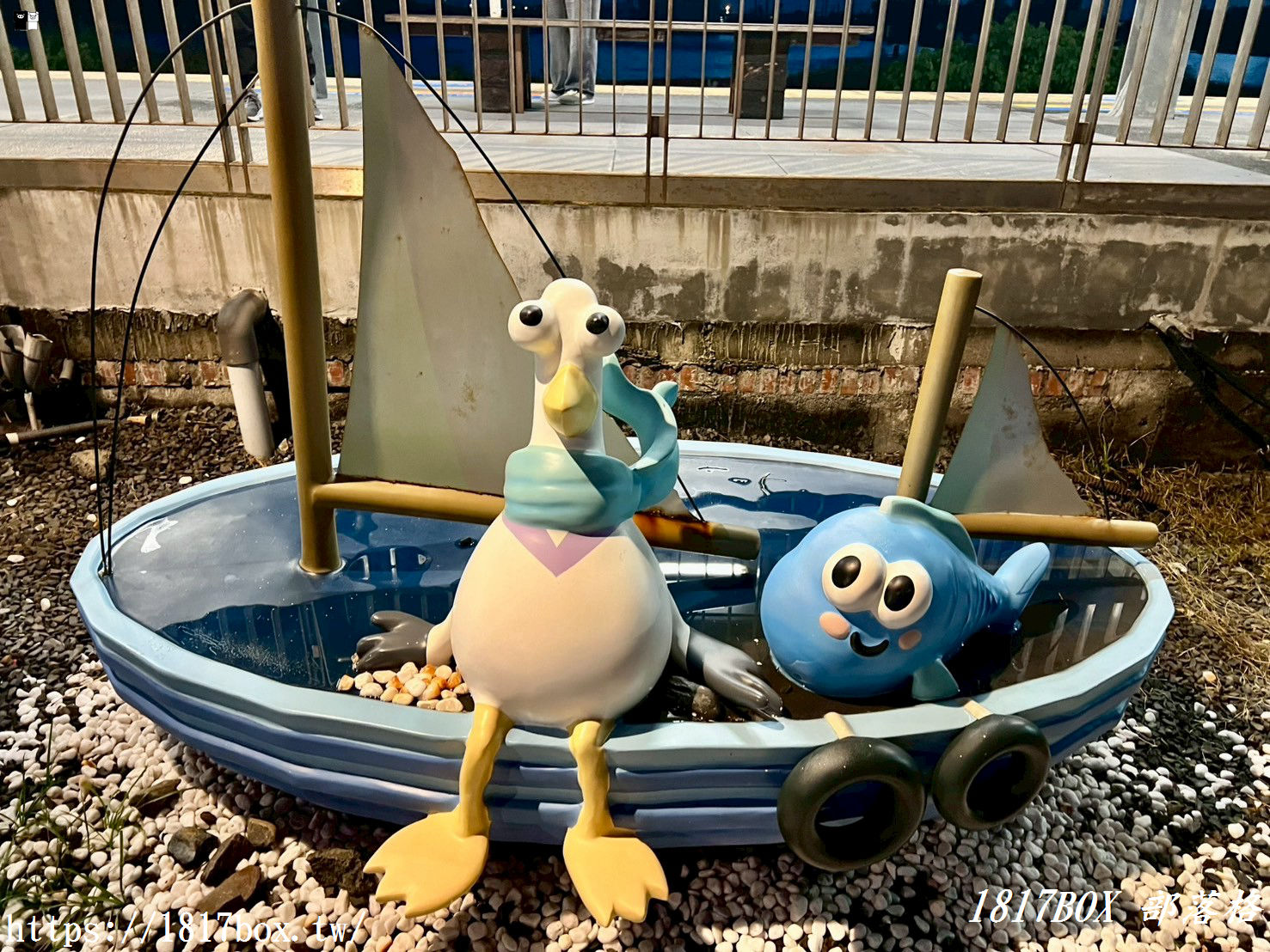 【屏東。枋寮】東海車站。被漁塭、水車包圍的無人招呼車站