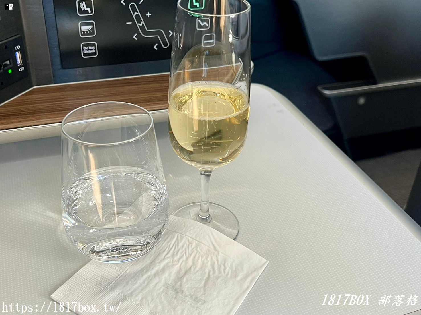 【商務艙開箱】長榮航空787夢幻客機。皇璽桂冠艙空間&餐點分享