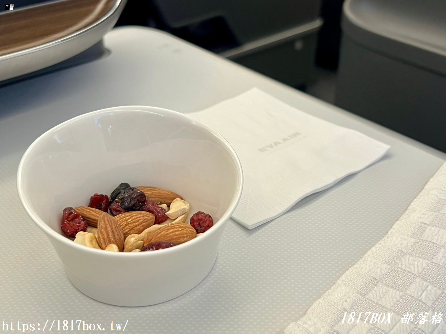 【商務艙開箱】長榮航空787夢幻客機。皇璽桂冠艙空間&餐點分享