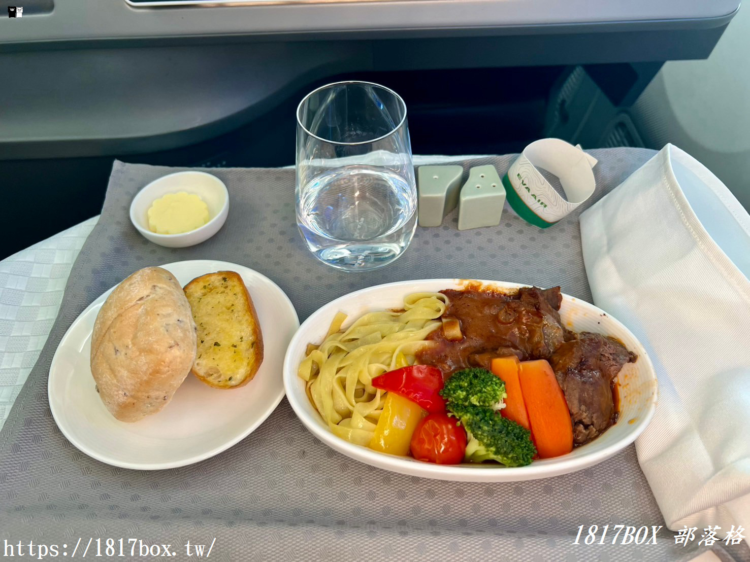 【商務艙開箱】長榮航空787夢幻客機。皇璽桂冠艙空間&餐點分享