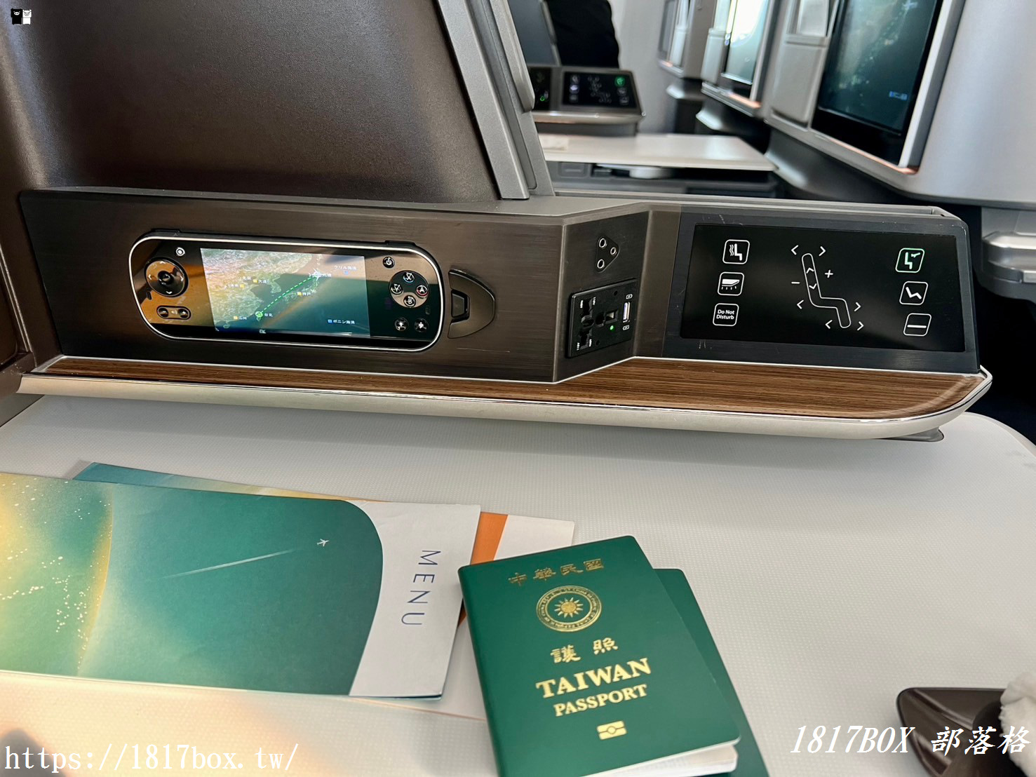 【商務艙開箱】長榮航空787夢幻客機。皇璽桂冠艙空間&餐點分享