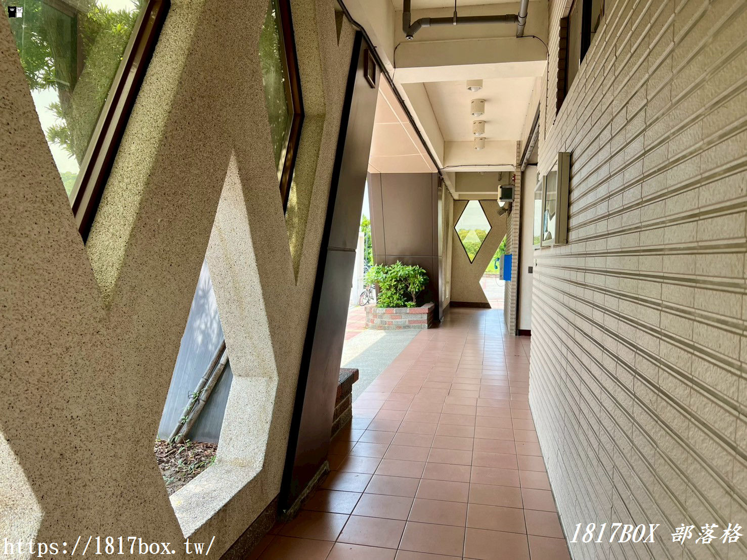 【新竹。香山】三姓橋車站。金字塔造型。小木屋villa 特色車站