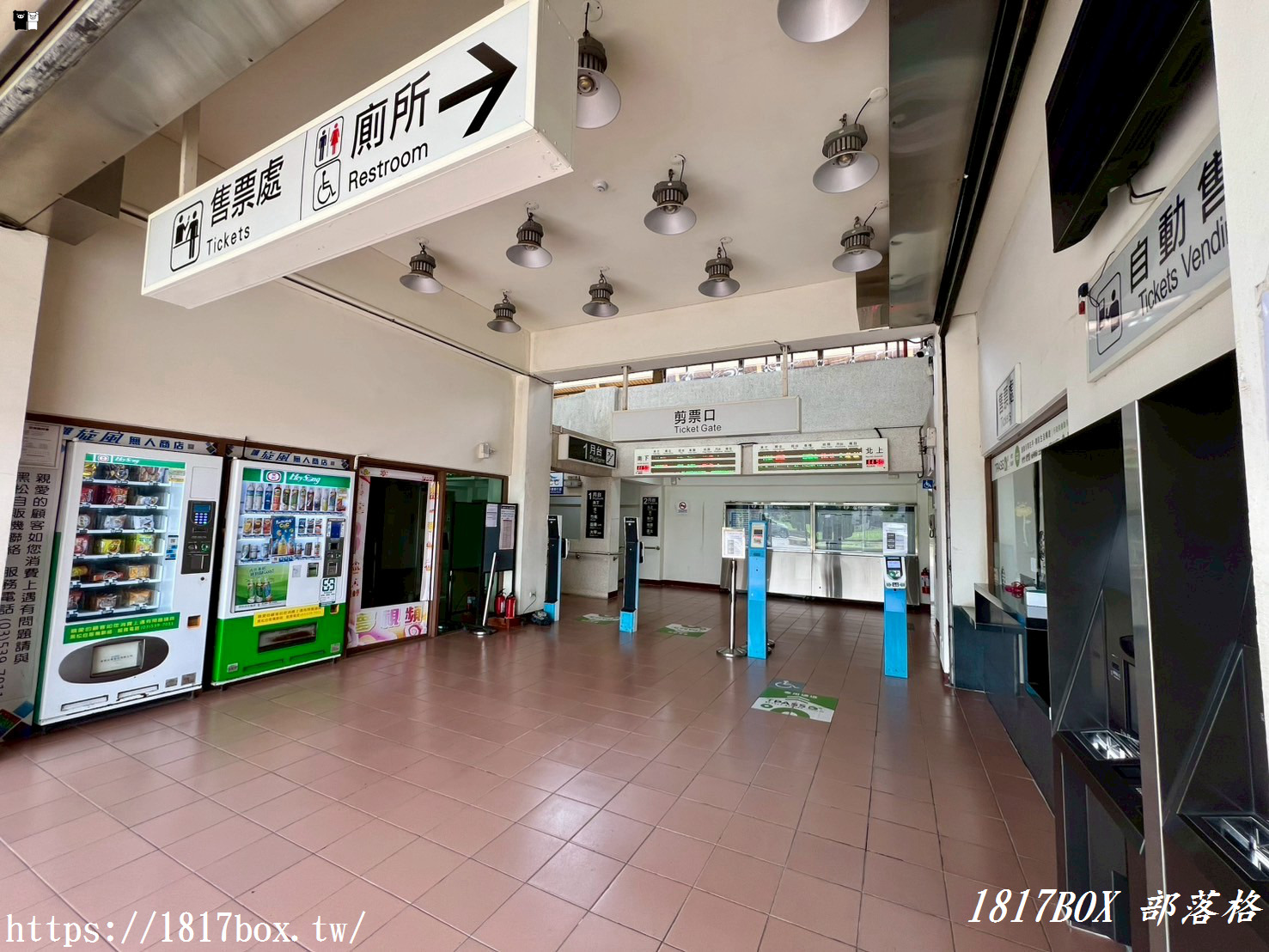 【新竹。香山】三姓橋車站。金字塔造型。小木屋villa 特色車站