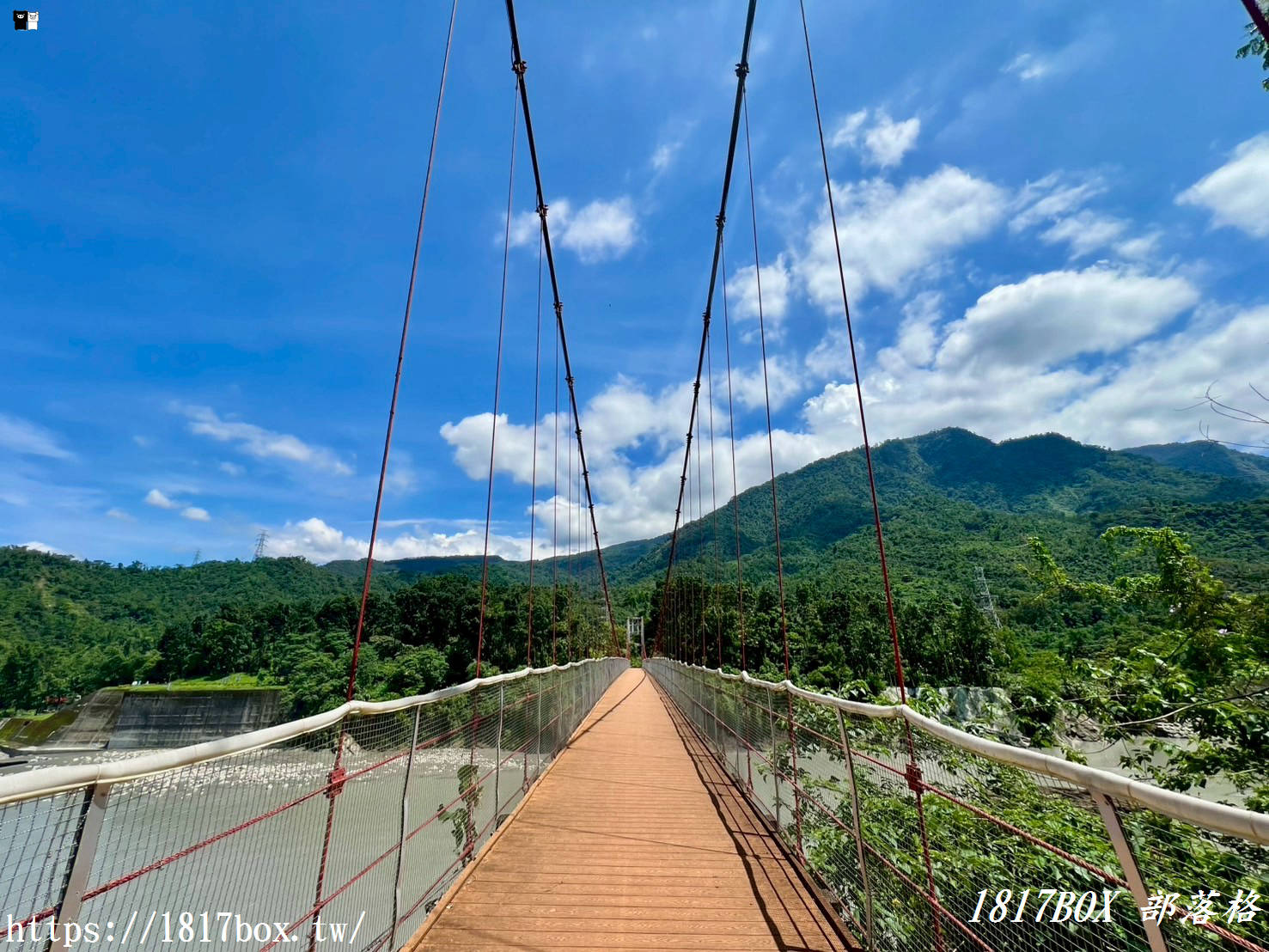 【南投。竹山】桶頭攔河堰。桶頭吊橋。設有步道和涼亭。欣賞清水溪景觀 【南投。竹山】桶頭攔河堰。桶頭吊橋。設有步道和涼亭。欣賞清水溪景觀