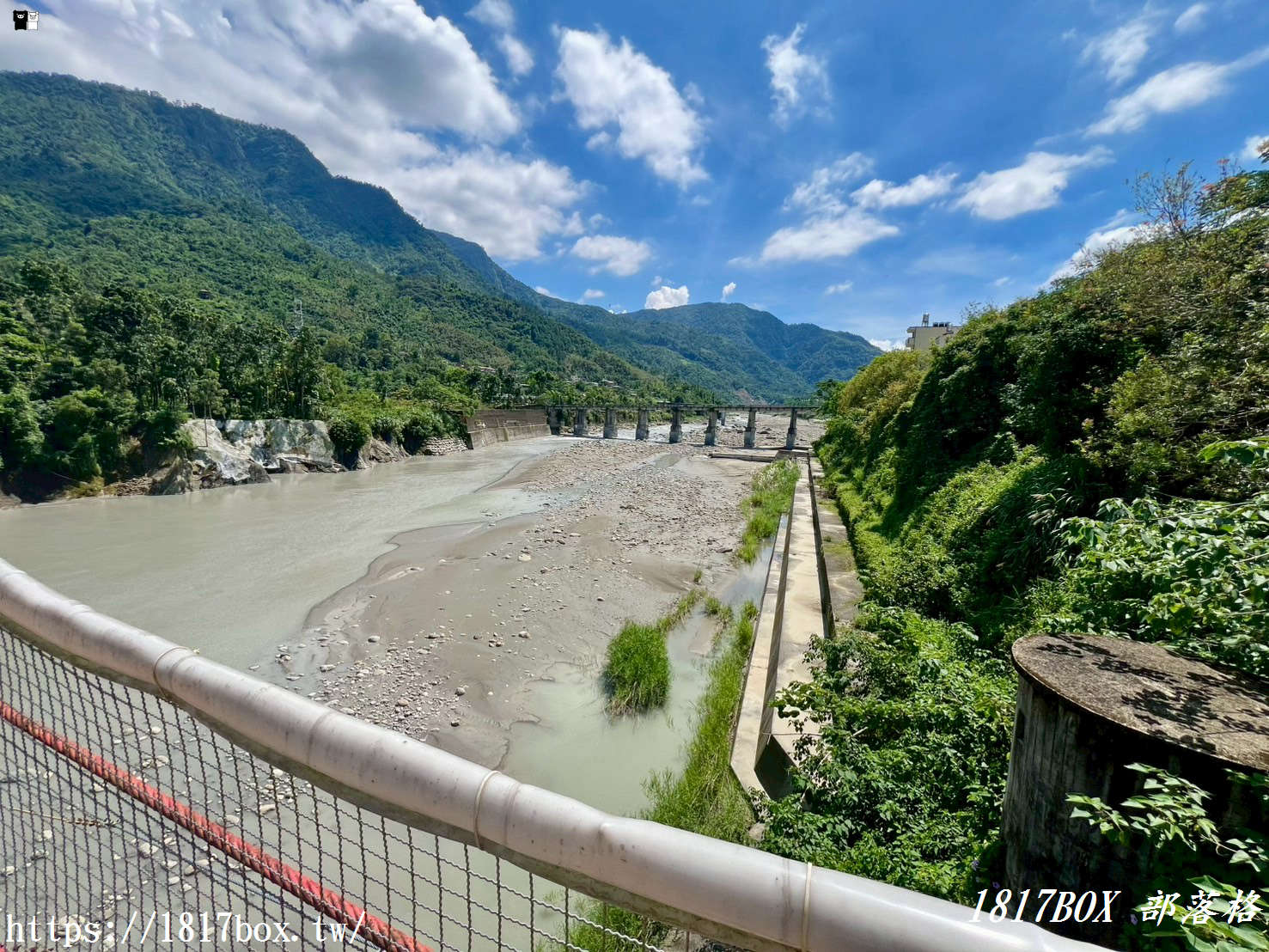 【南投。竹山】桶頭攔河堰。桶頭吊橋。設有步道和涼亭。欣賞清水溪景觀 【南投。竹山】桶頭攔河堰。桶頭吊橋。設有步道和涼亭。欣賞清水溪景觀