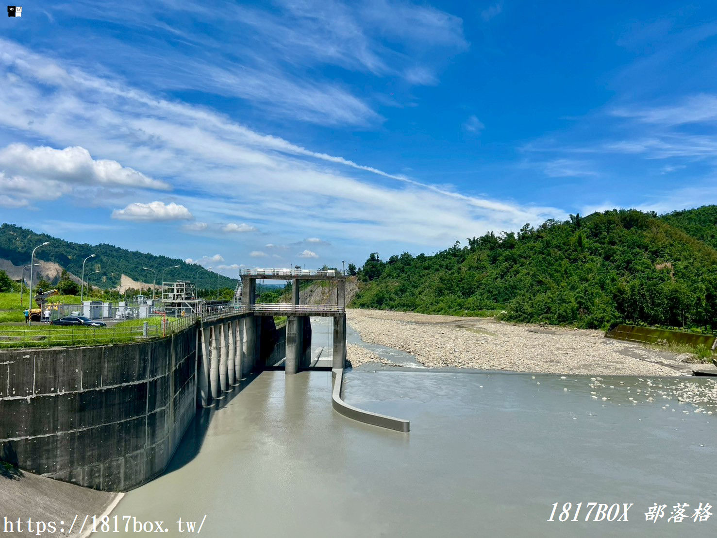 【南投。竹山】桶頭攔河堰。桶頭吊橋。設有步道和涼亭。欣賞清水溪景觀 【南投。竹山】桶頭攔河堰。桶頭吊橋。設有步道和涼亭。欣賞清水溪景觀