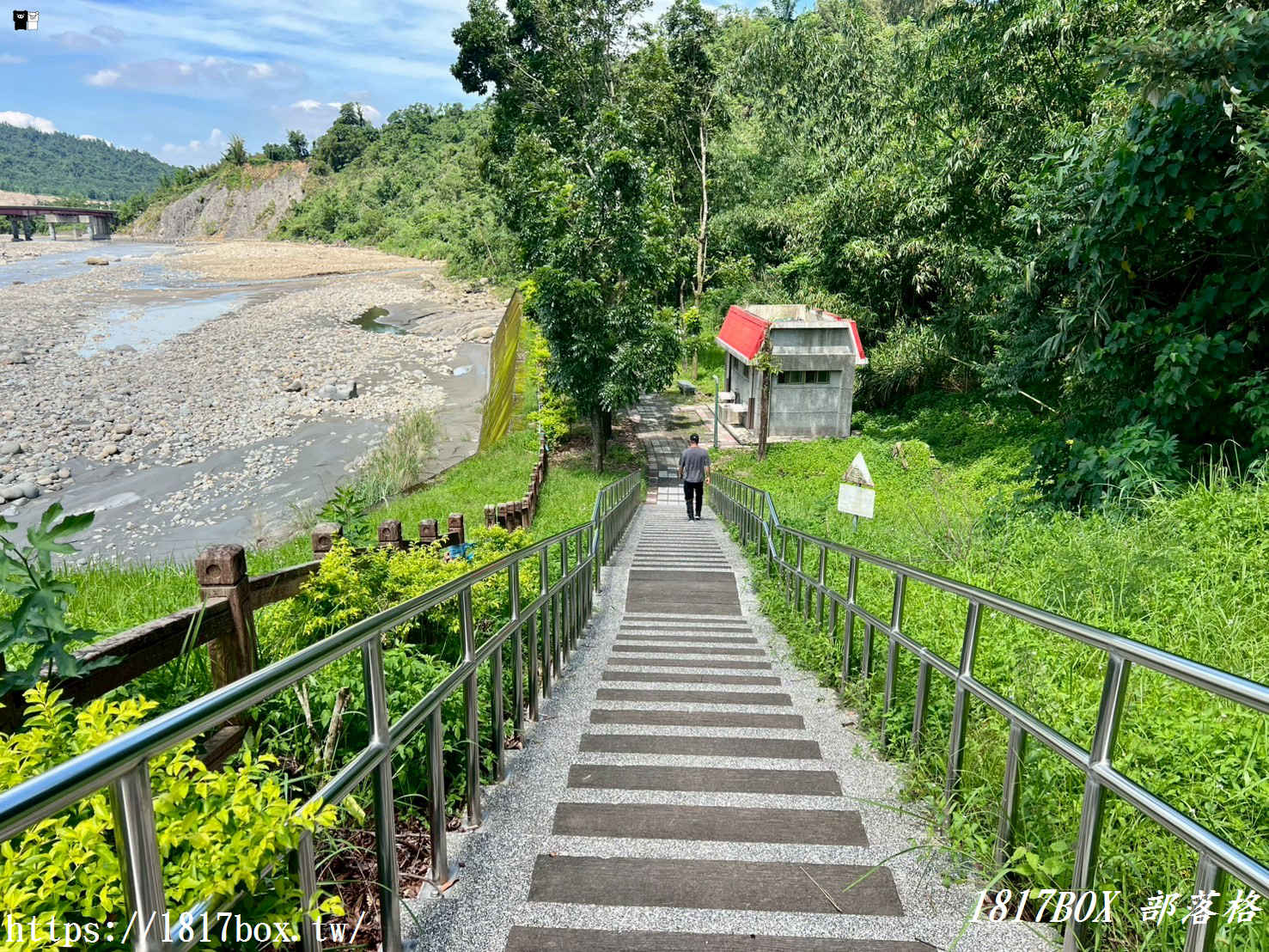 【南投。竹山】桶頭攔河堰。桶頭吊橋。設有步道和涼亭。欣賞清水溪景觀 【南投。竹山】桶頭攔河堰。桶頭吊橋。設有步道和涼亭。欣賞清水溪景觀