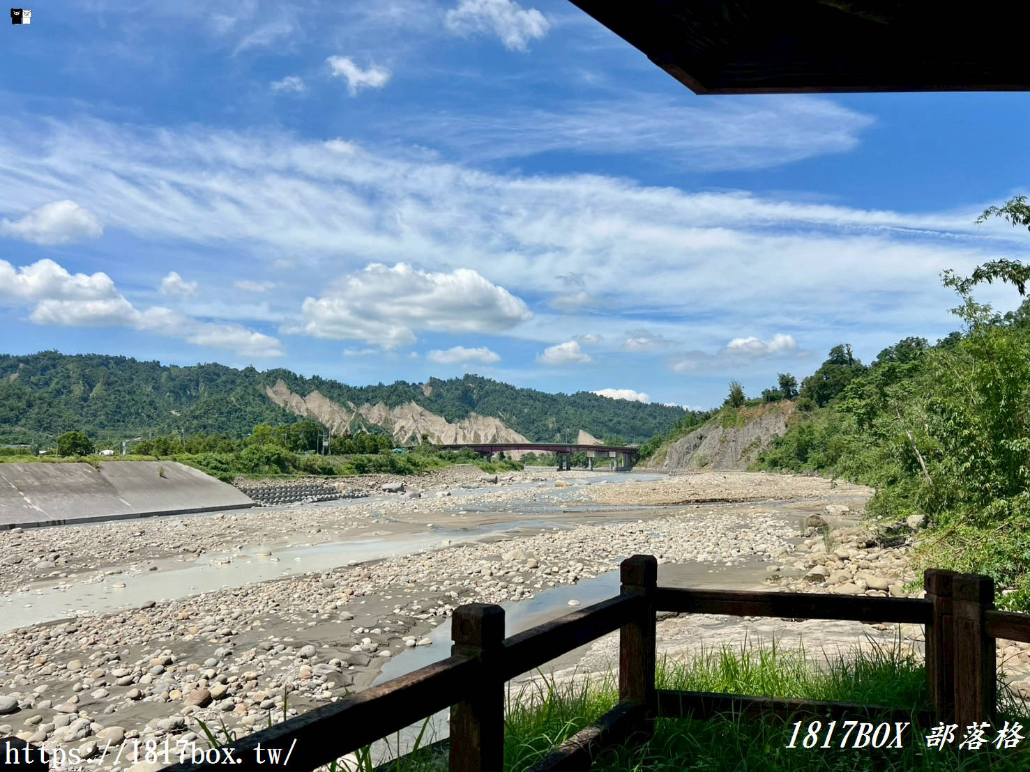 【南投。竹山】桶頭攔河堰。桶頭吊橋。設有步道和涼亭。欣賞清水溪景觀 【南投。竹山】桶頭攔河堰。桶頭吊橋。設有步道和涼亭。欣賞清水溪景觀